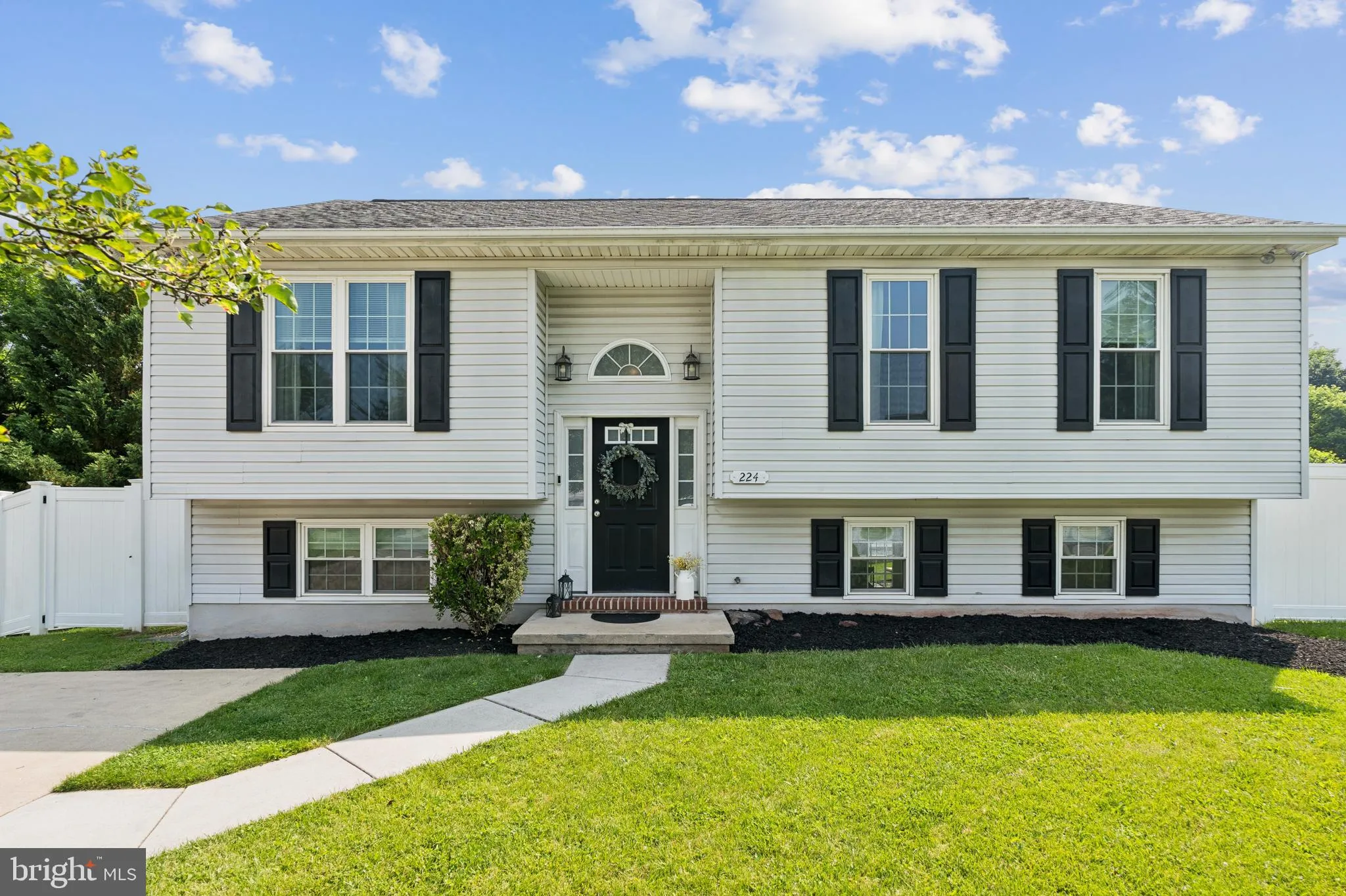 Taneytown, Maryland 21787, United States, 4 Bedrooms Bedrooms, ,3 BathroomsBathrooms,Residential,Active,148099