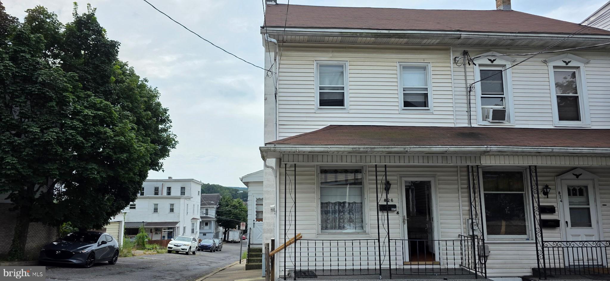 826 E DEWART STREET