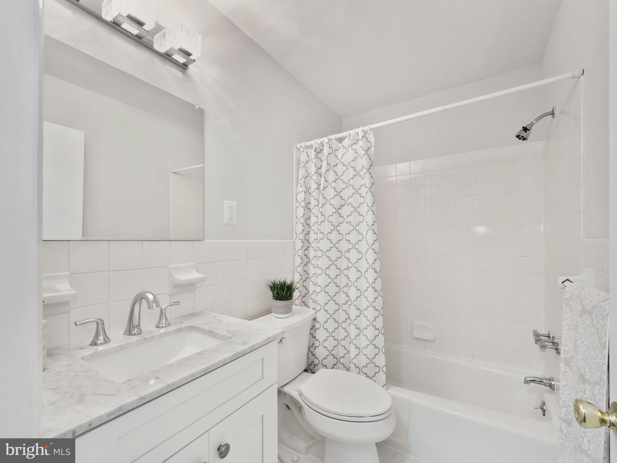 PARKSIDE CONDOMINIUMS - Residential Lease