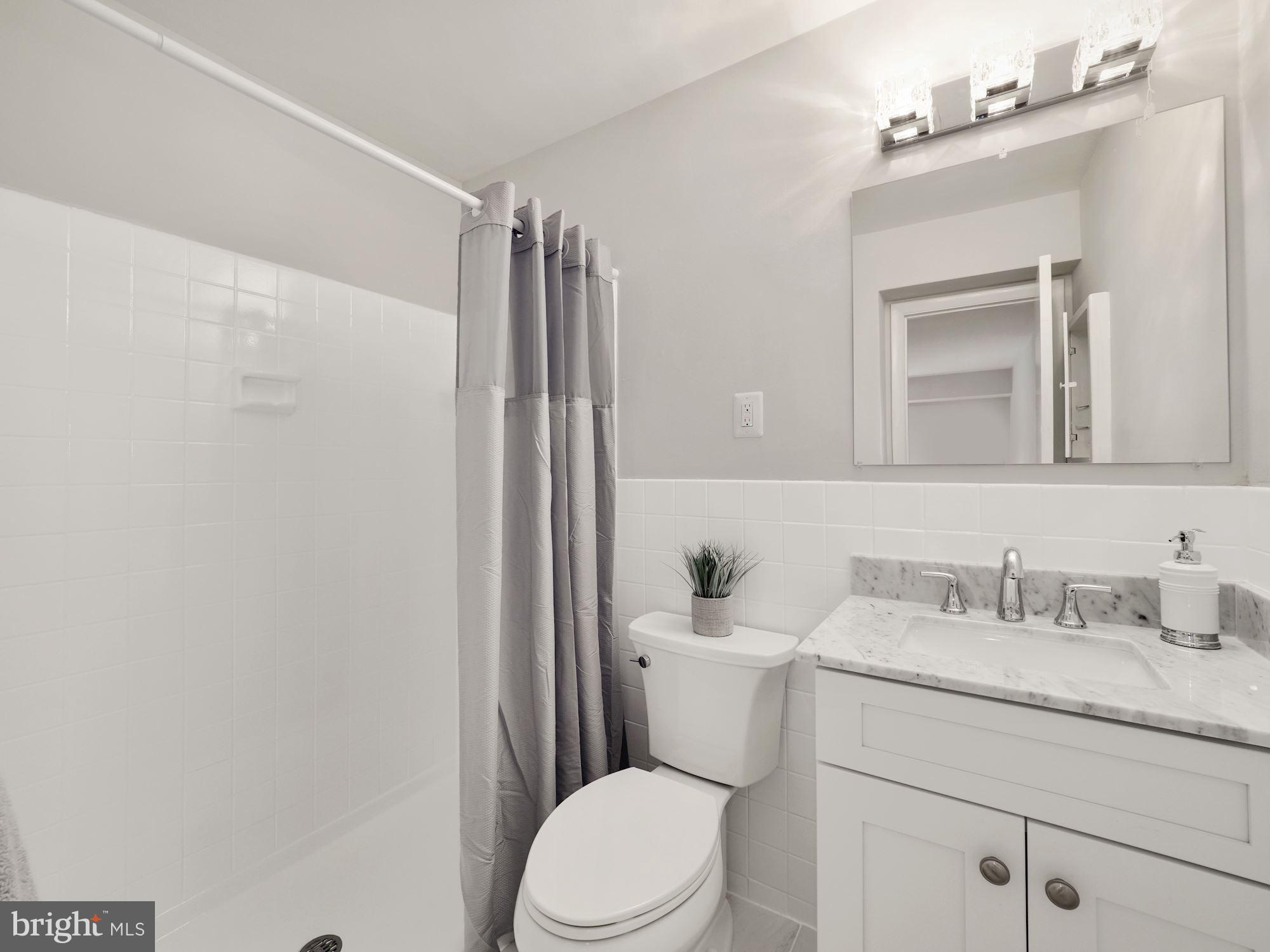 PARKSIDE CONDOMINIUMS - Residential Lease