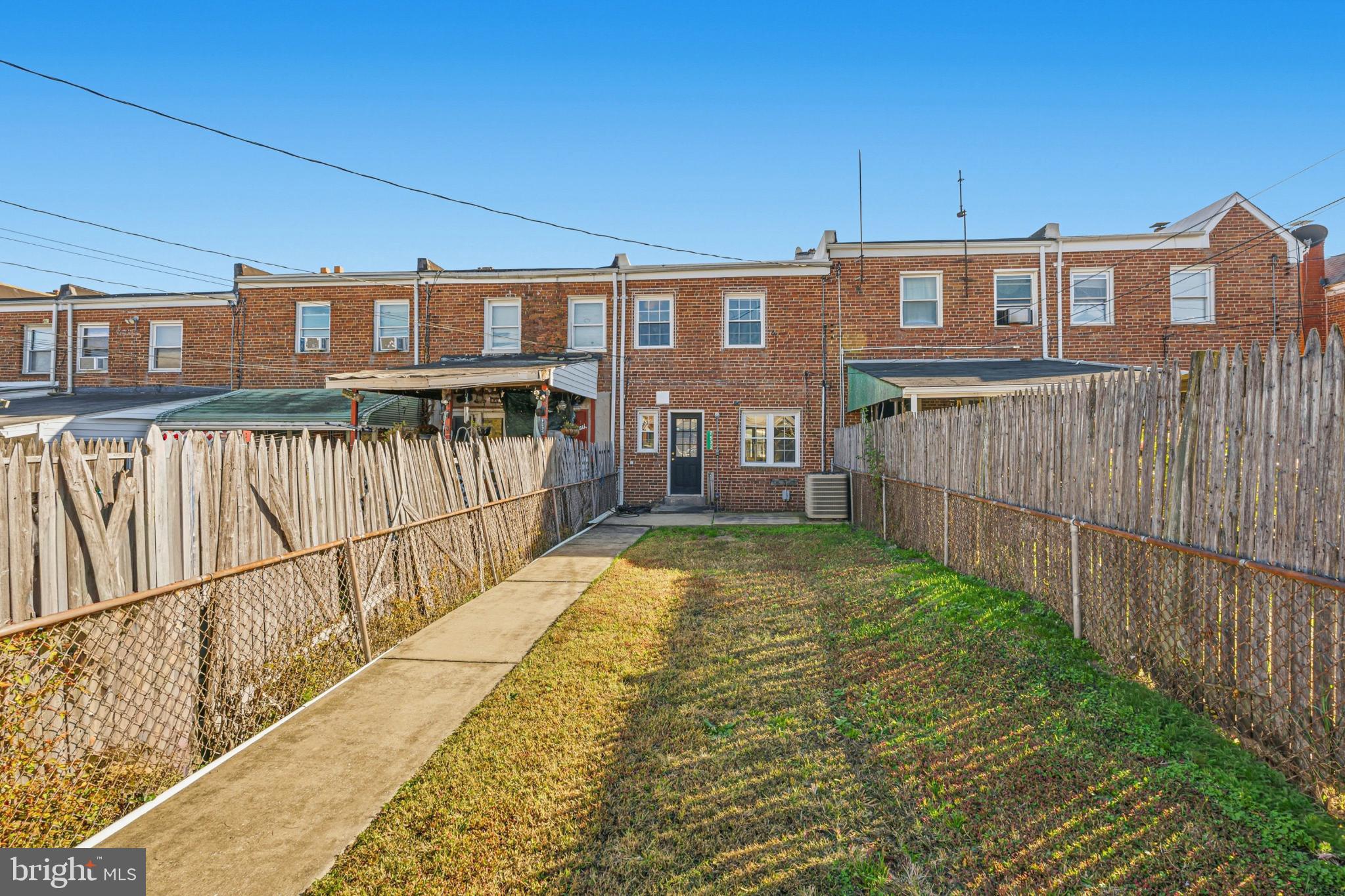 GRAY MANOR HOMES - Residential Lease