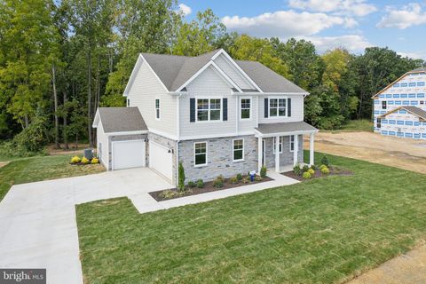 80 WHISPERING OAKS DRIVE STAUNTON VA 24401