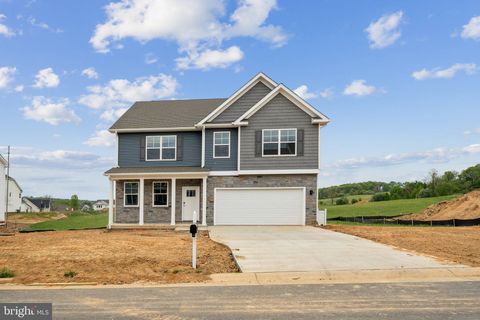 80 WHISPERING OAKS DRIVE STAUNTON VA 24401