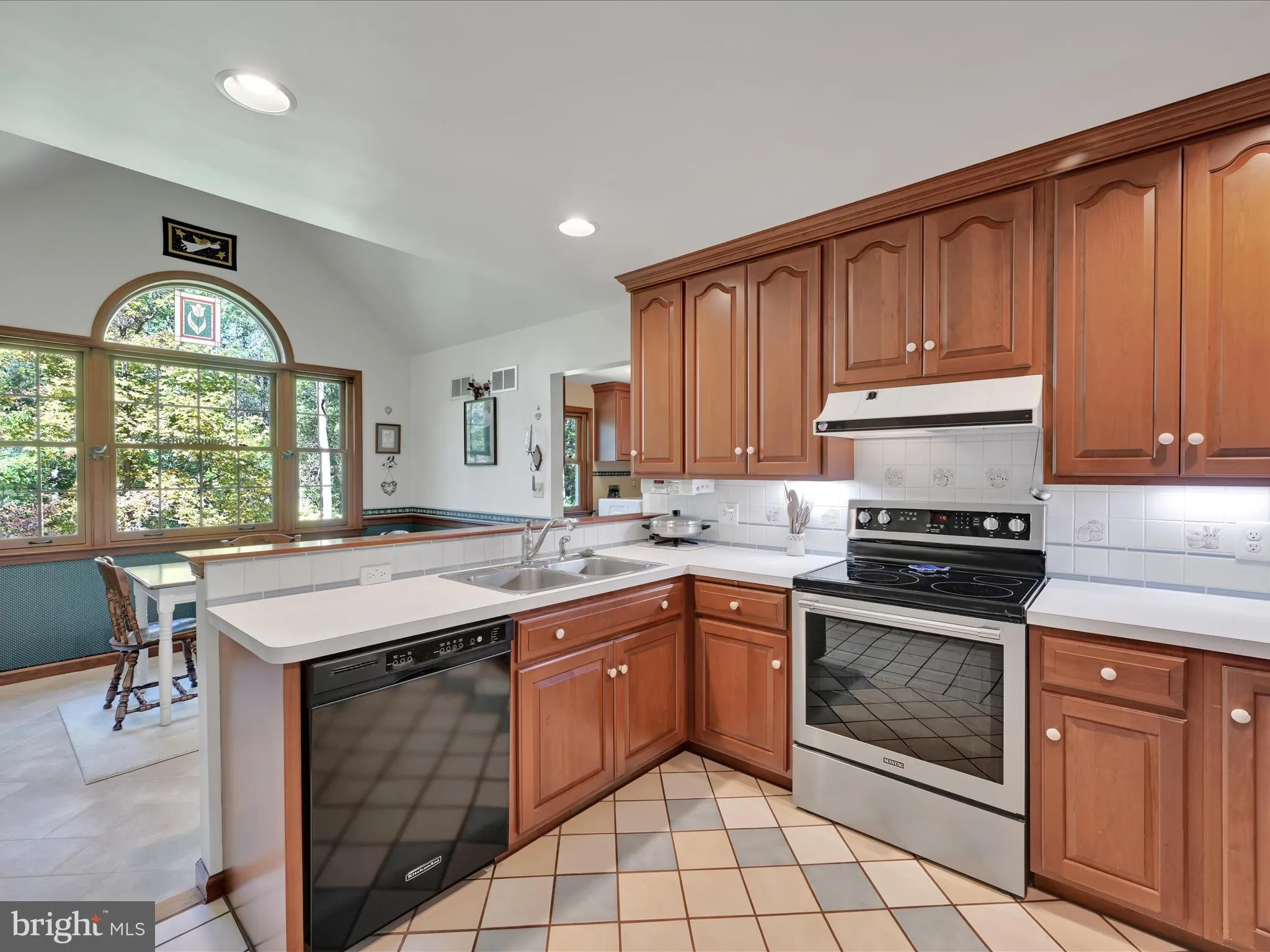 East Earl, Pennsylvania 17519, United States, 3 Bedrooms Bedrooms, ,4 BathroomsBathrooms,Residential,Pending,222664