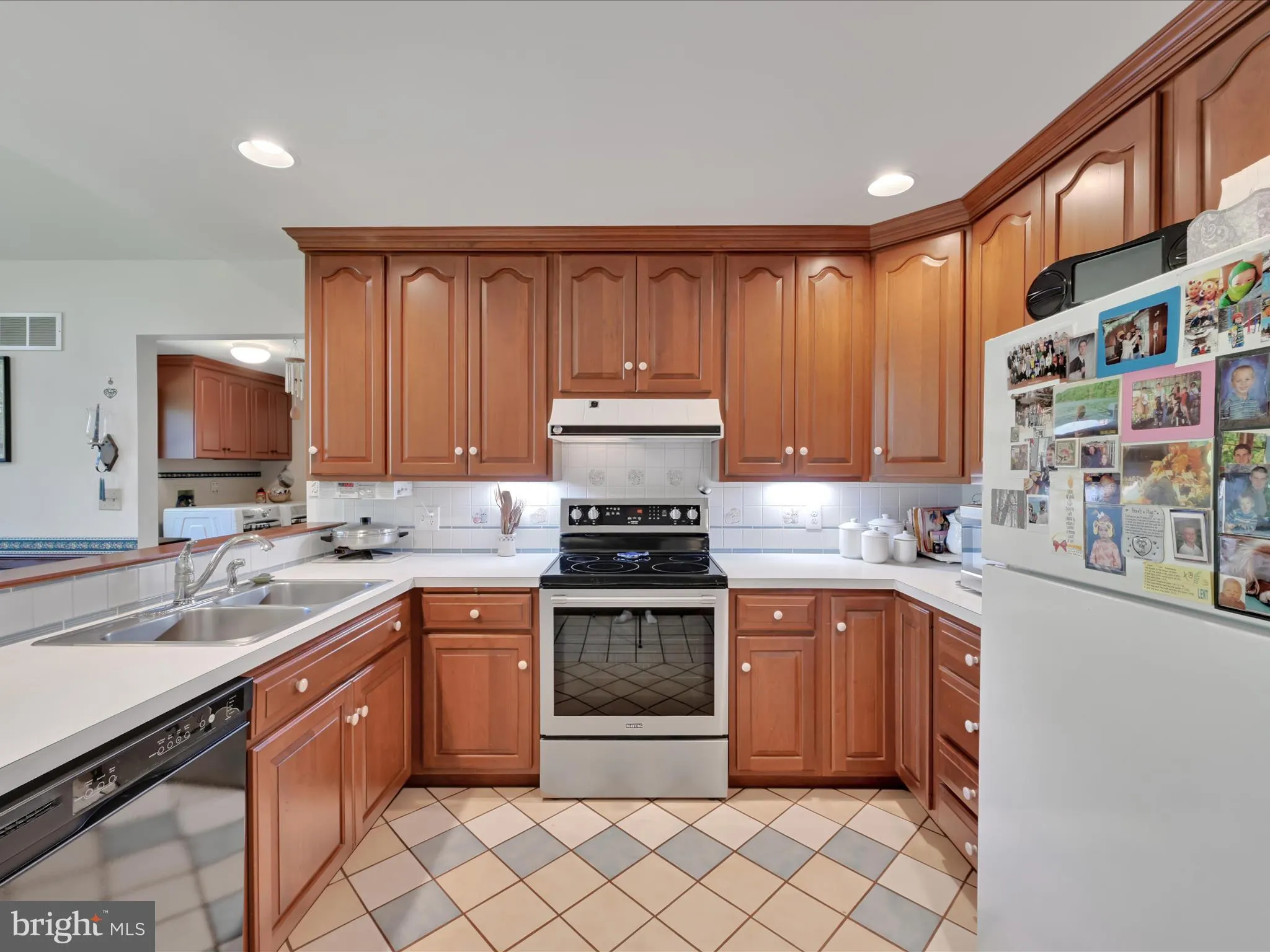 East Earl, Pennsylvania 17519, United States, 3 Bedrooms Bedrooms, ,4 BathroomsBathrooms,Residential,Pending,222664