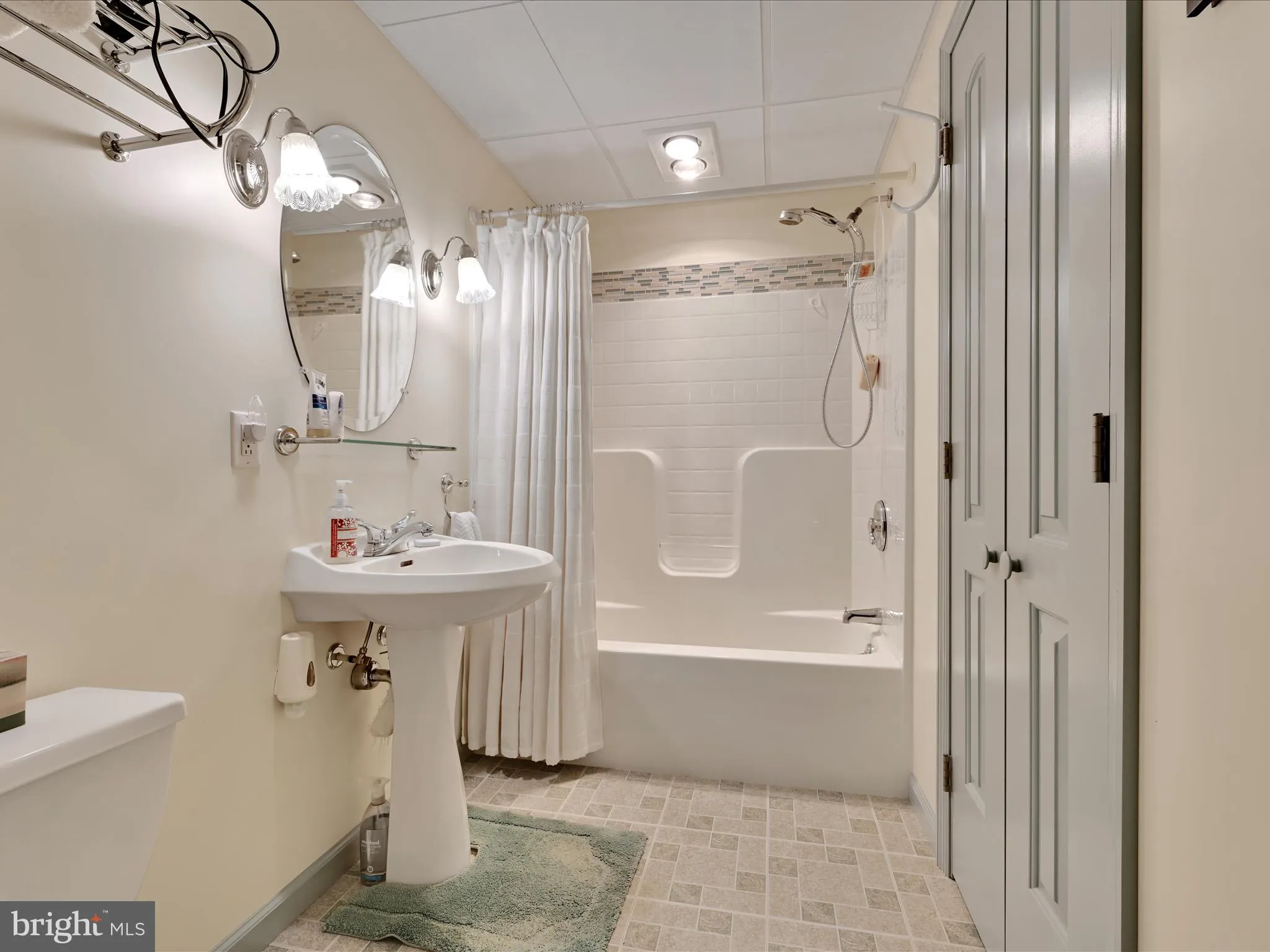 East Earl, Pennsylvania 17519, United States, 3 Bedrooms Bedrooms, ,4 BathroomsBathrooms,Residential,Pending,222664