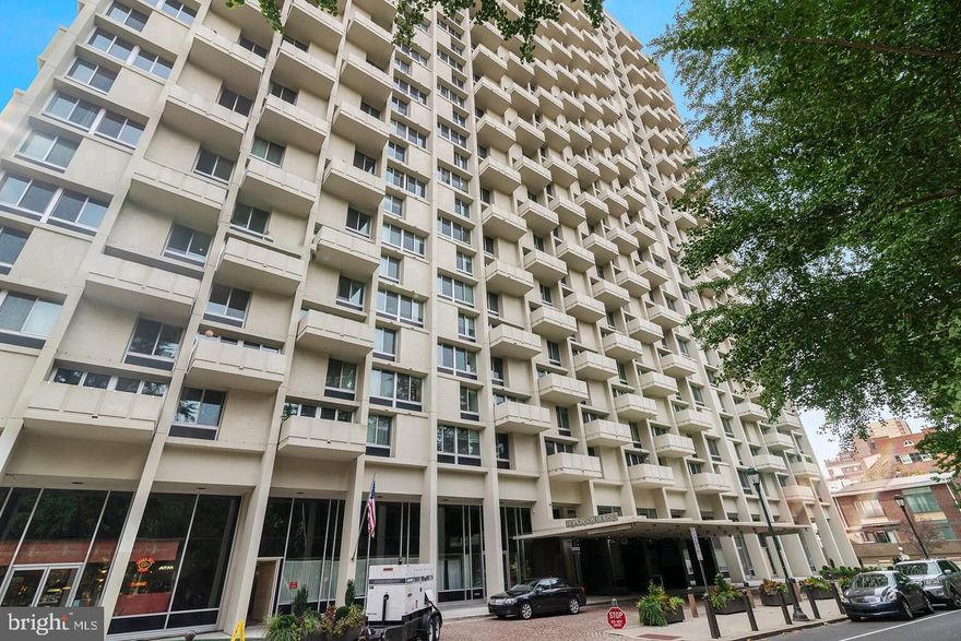 Hopkinson House 1401 Wow! Don’t miss out on this amazing studio at this highly sought after location in Washington Square. This light filled unit has been recently updated with a brand new kitchen, hardwood flooring and great closet space! The amazing east views bring in tons of sunlight. Enjoy watching the fireworks on July 4th and the unobstructed south east water view. In addition to the views from your unit, the building offers a seasonal roof top pool with an incredible view for relaxing and enjoying the surroundings (for an additional fee). The building offers on-site garage parking (for an additional fee). Residents of this luxury building enjoy 24/7 concierge service, and an on-site convenience store. Rent includes utilizes, there is an additional fee for cable/internet. Move in fee of $275 is to reserve the elevator. This prime location is just steps away from many restaurants, museum’s, cultural institutions and theaters!