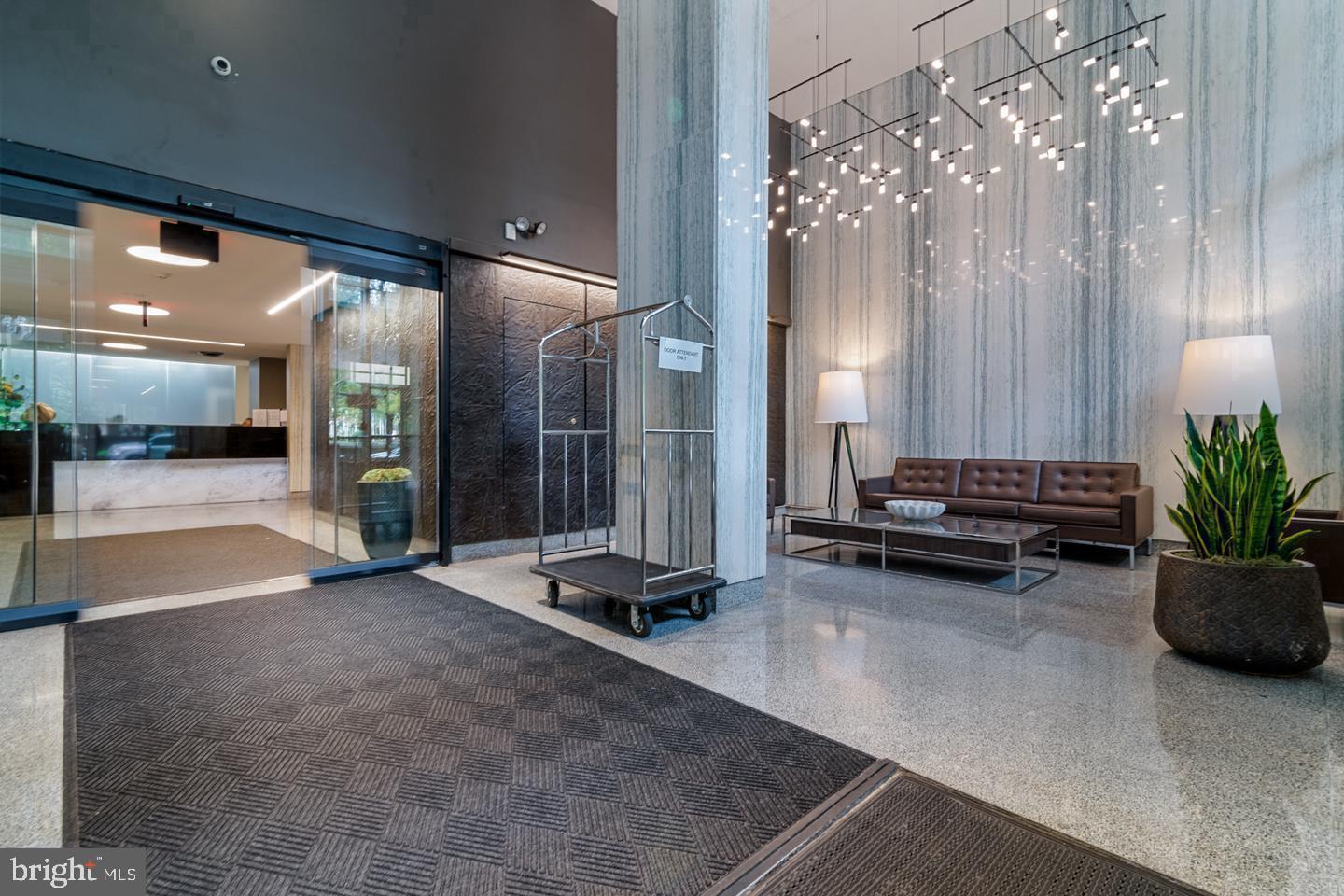 SOCIETY HILL - Residential Lease