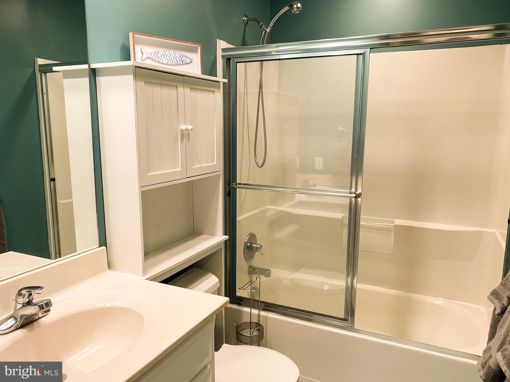 HILLSMERE ESTATES - Residential Lease
