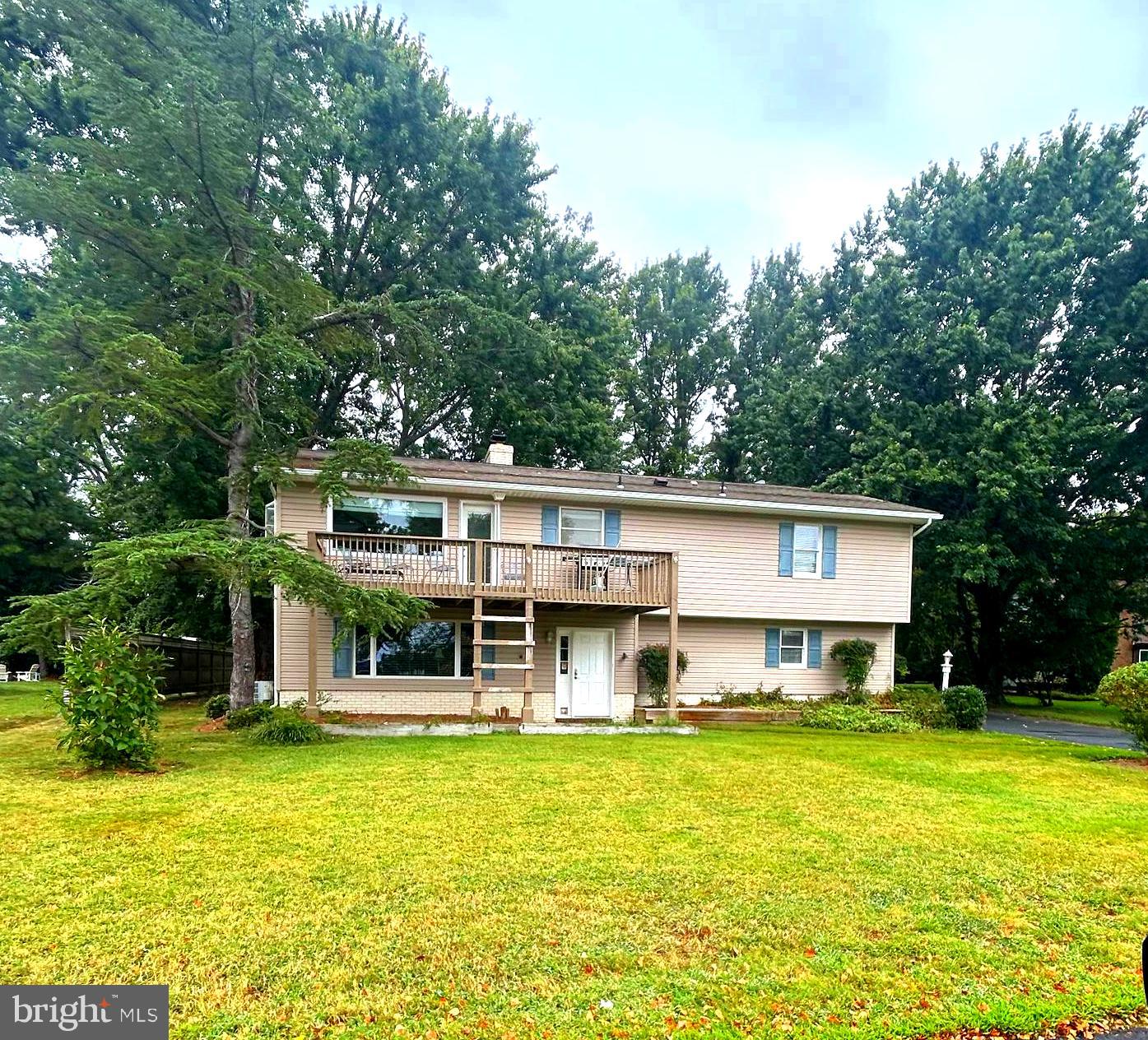HILLSMERE ESTATES - Residential Lease