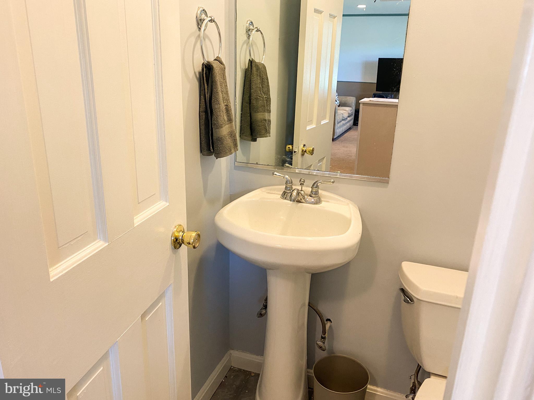 HILLSMERE ESTATES - Residential Lease