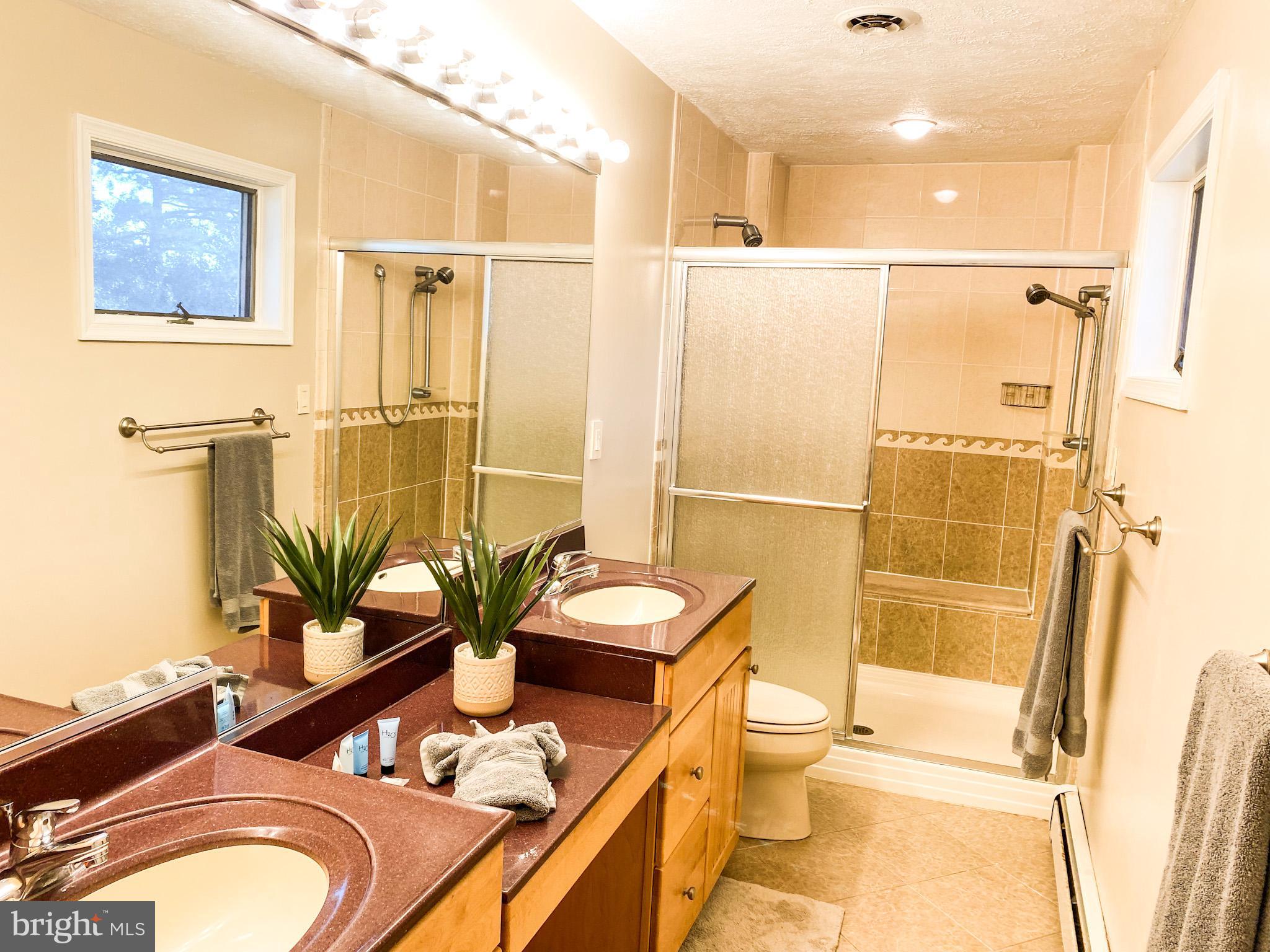 HILLSMERE ESTATES - Residential Lease