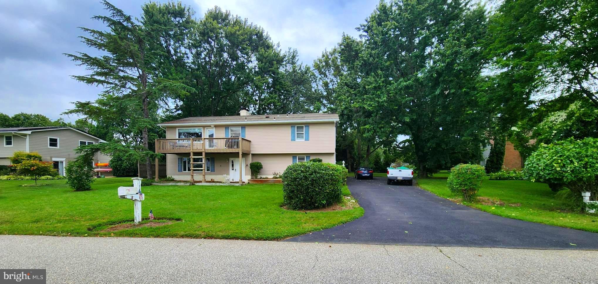 Experience your own piece of paradise. Enjoy this fully furnished, well appointed home in a river front community. 4 bedrooms 3 baths close to the end of a quiet street. See the South River from your front yard and second floor kitchen deck. Close to Maryland's state capital, commuter routes and plenty of restaurants and shopping.