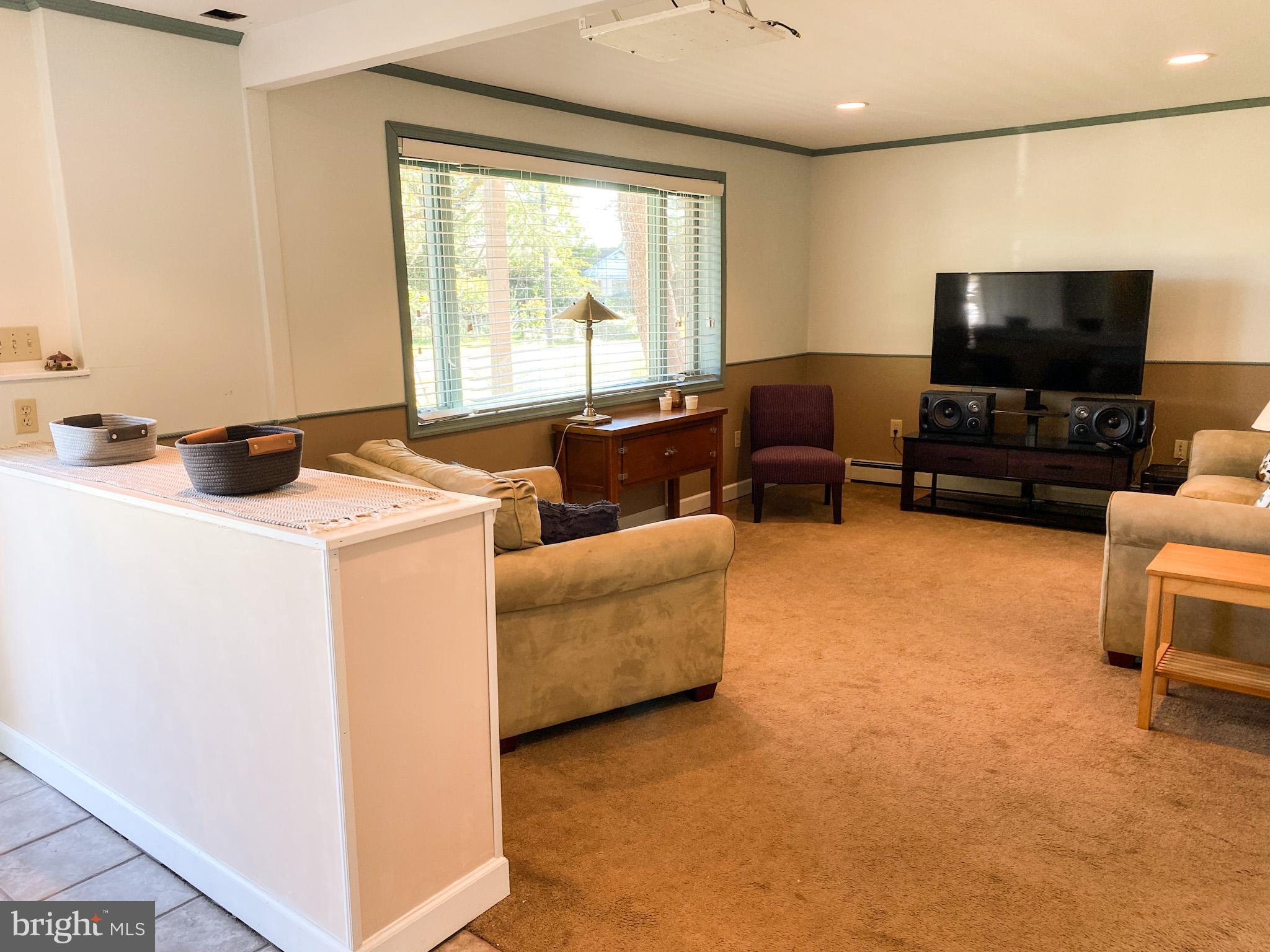 HILLSMERE ESTATES - Residential Lease