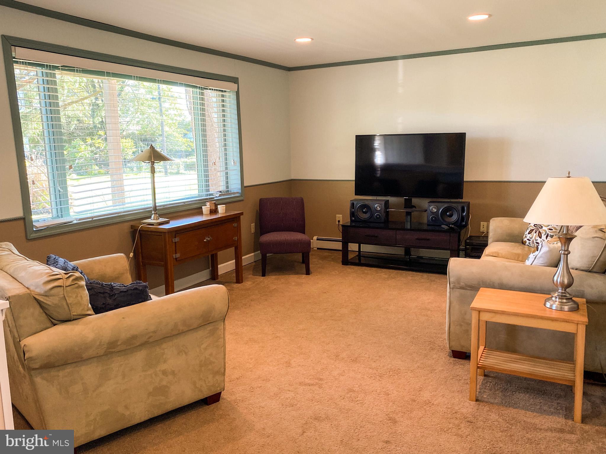 HILLSMERE ESTATES - Residential Lease