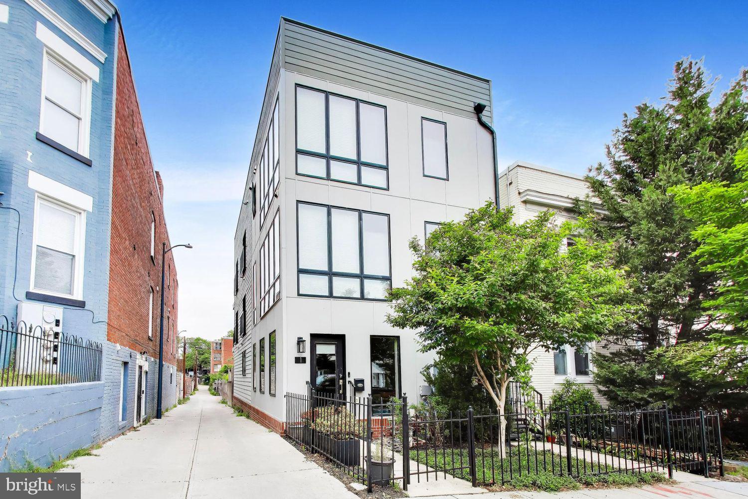 310 V STREET NE 1