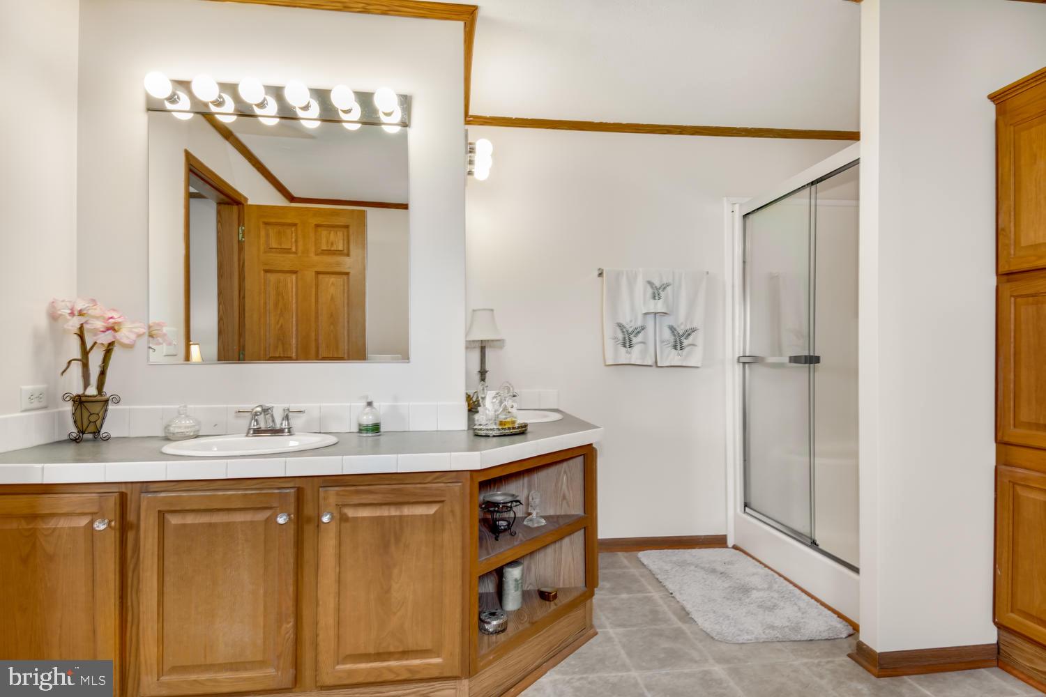 LUCKY SHOE RANCHETTES - Residential