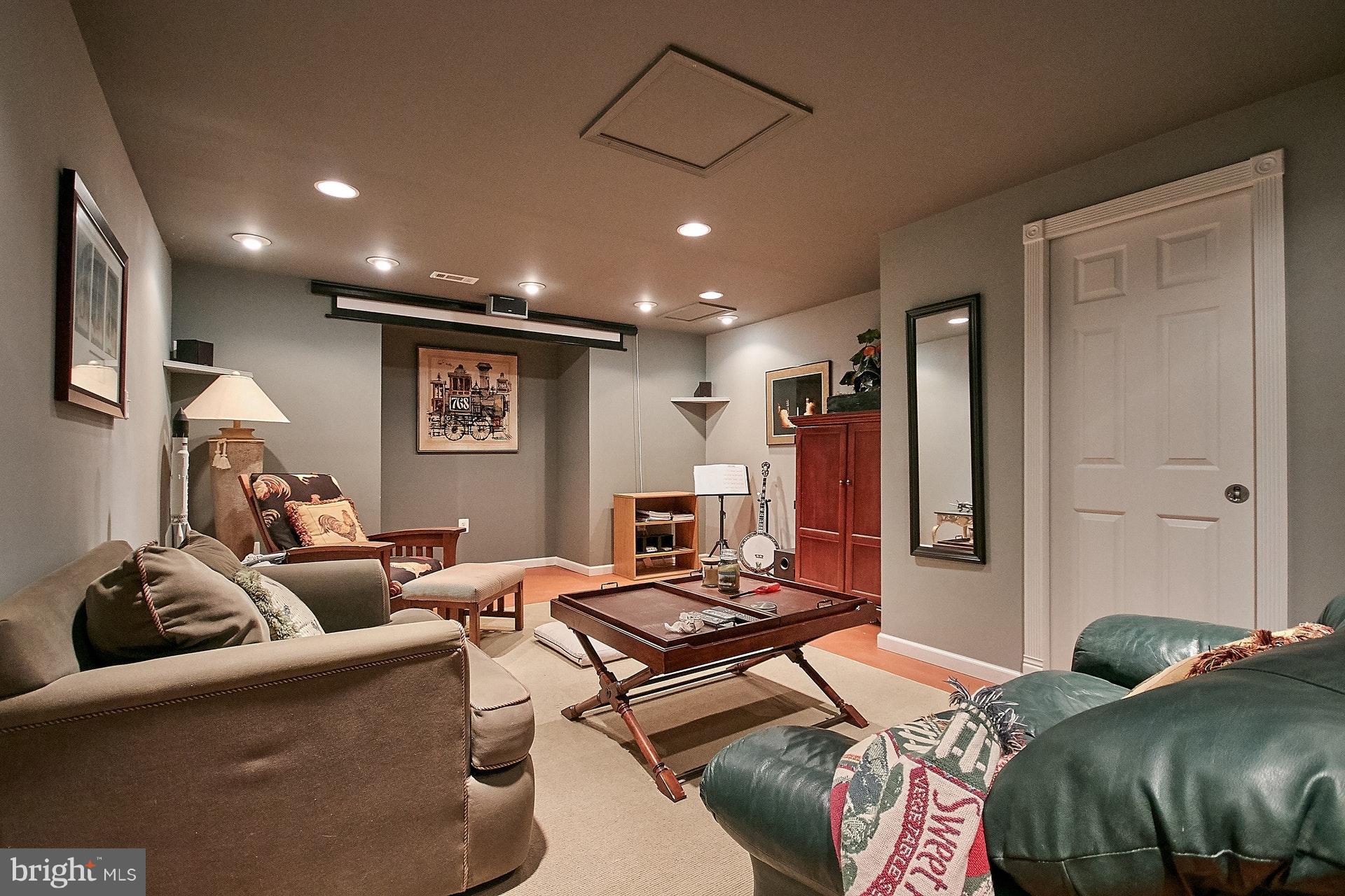 HAMPTON FOREST - Residential