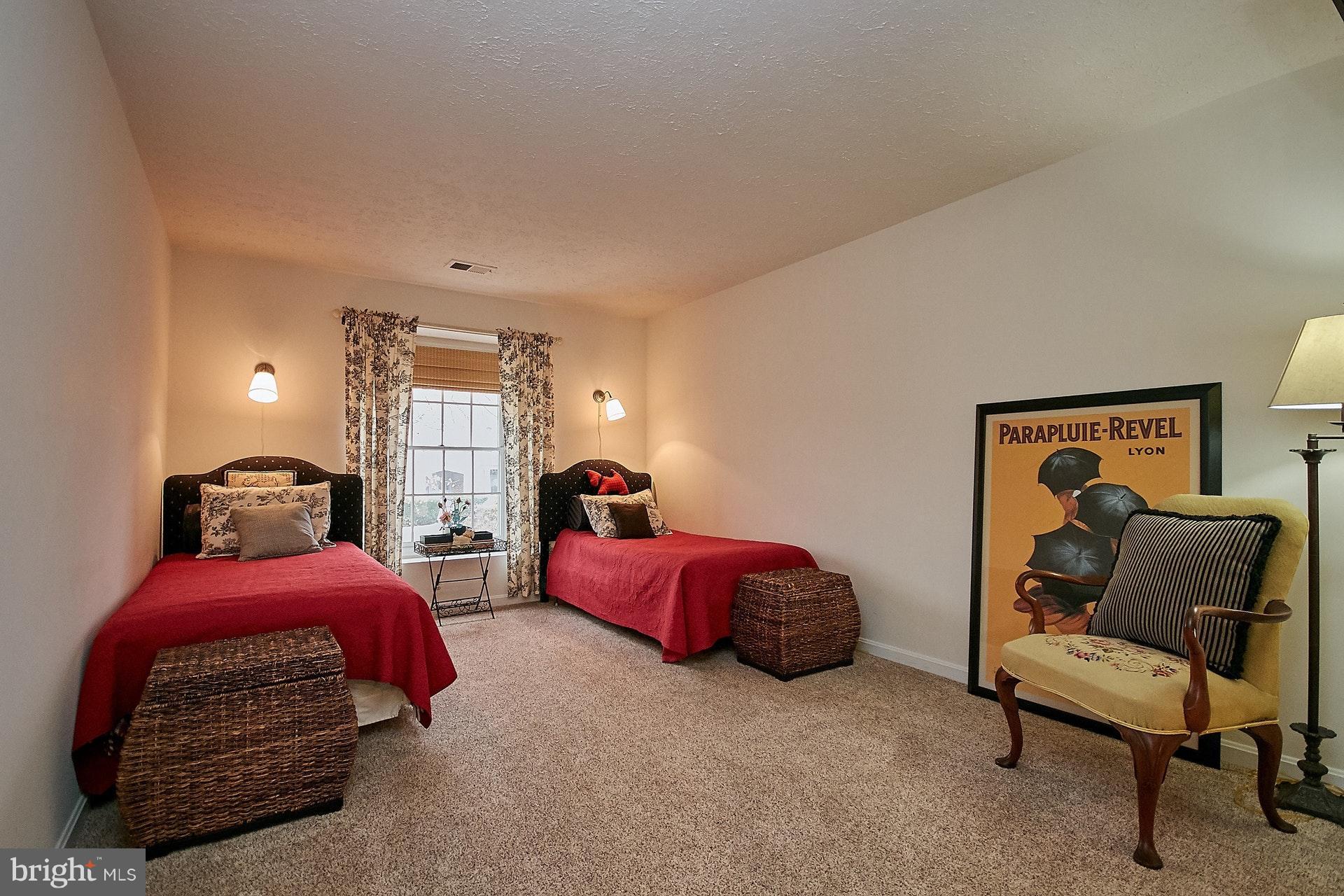 HAMPTON FOREST - Residential