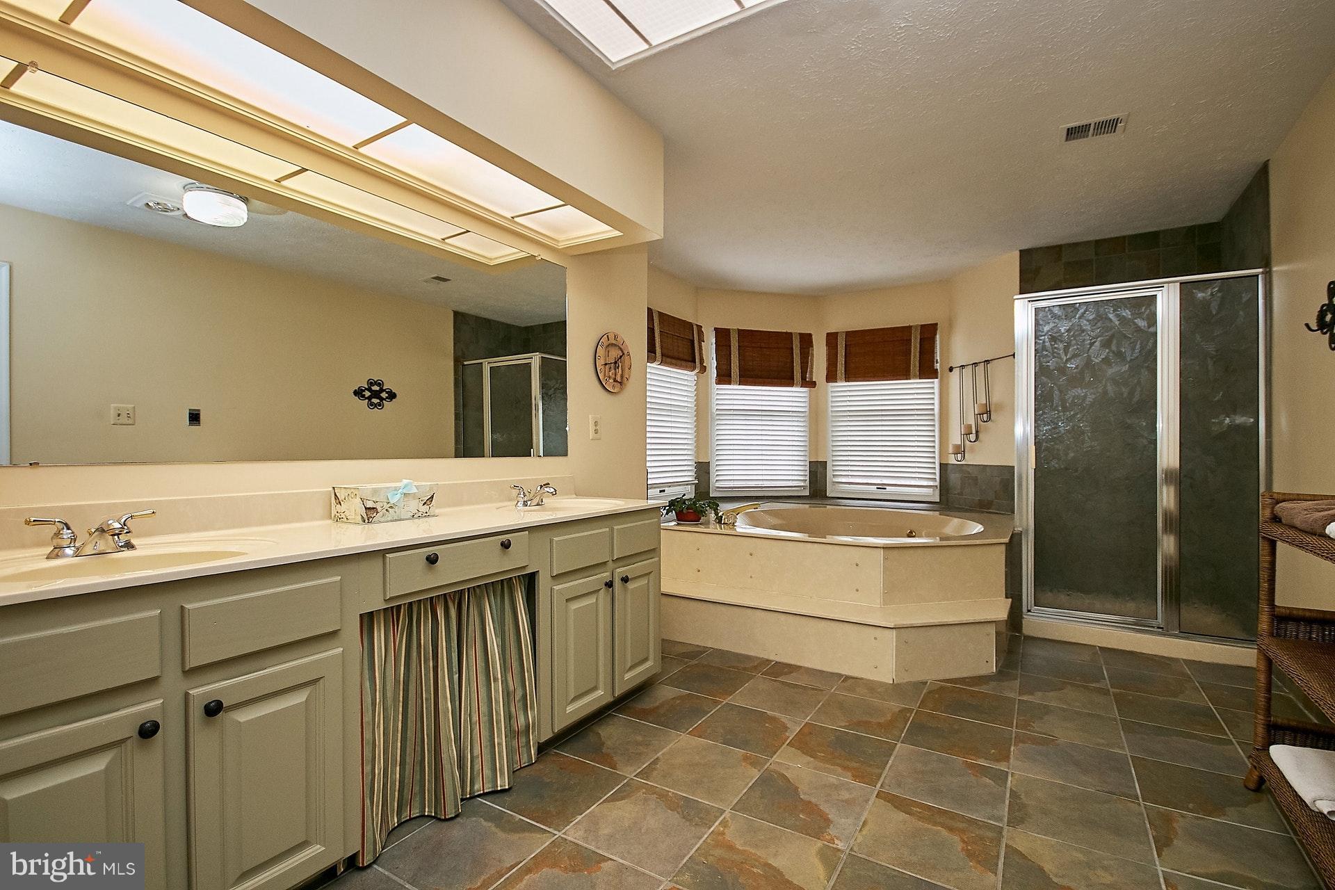 HAMPTON FOREST - Residential