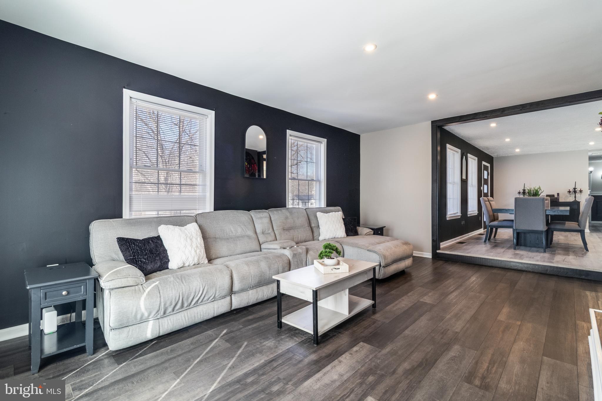 SUMMITT HILL - Residential