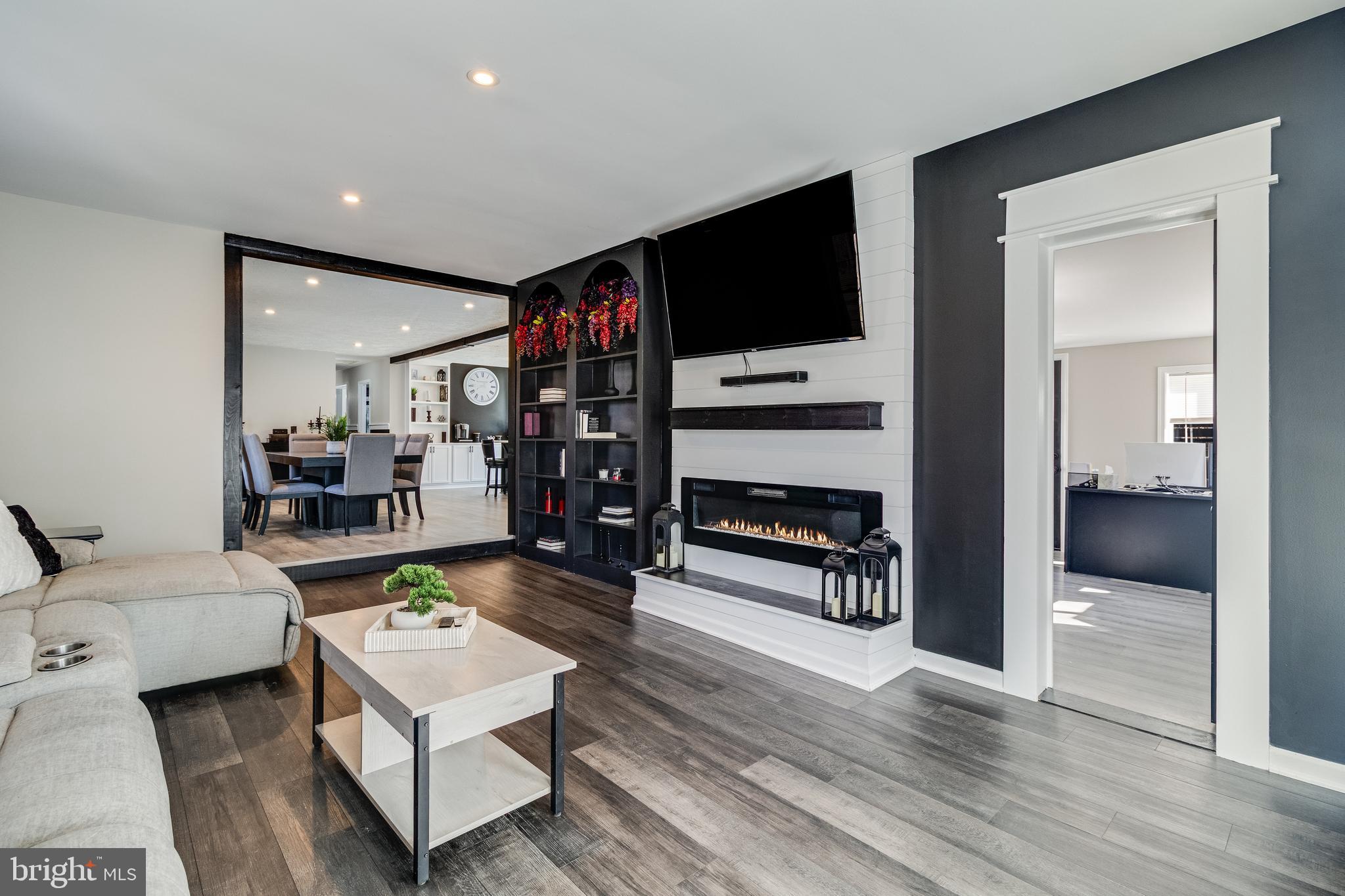 SUMMITT HILL - Residential