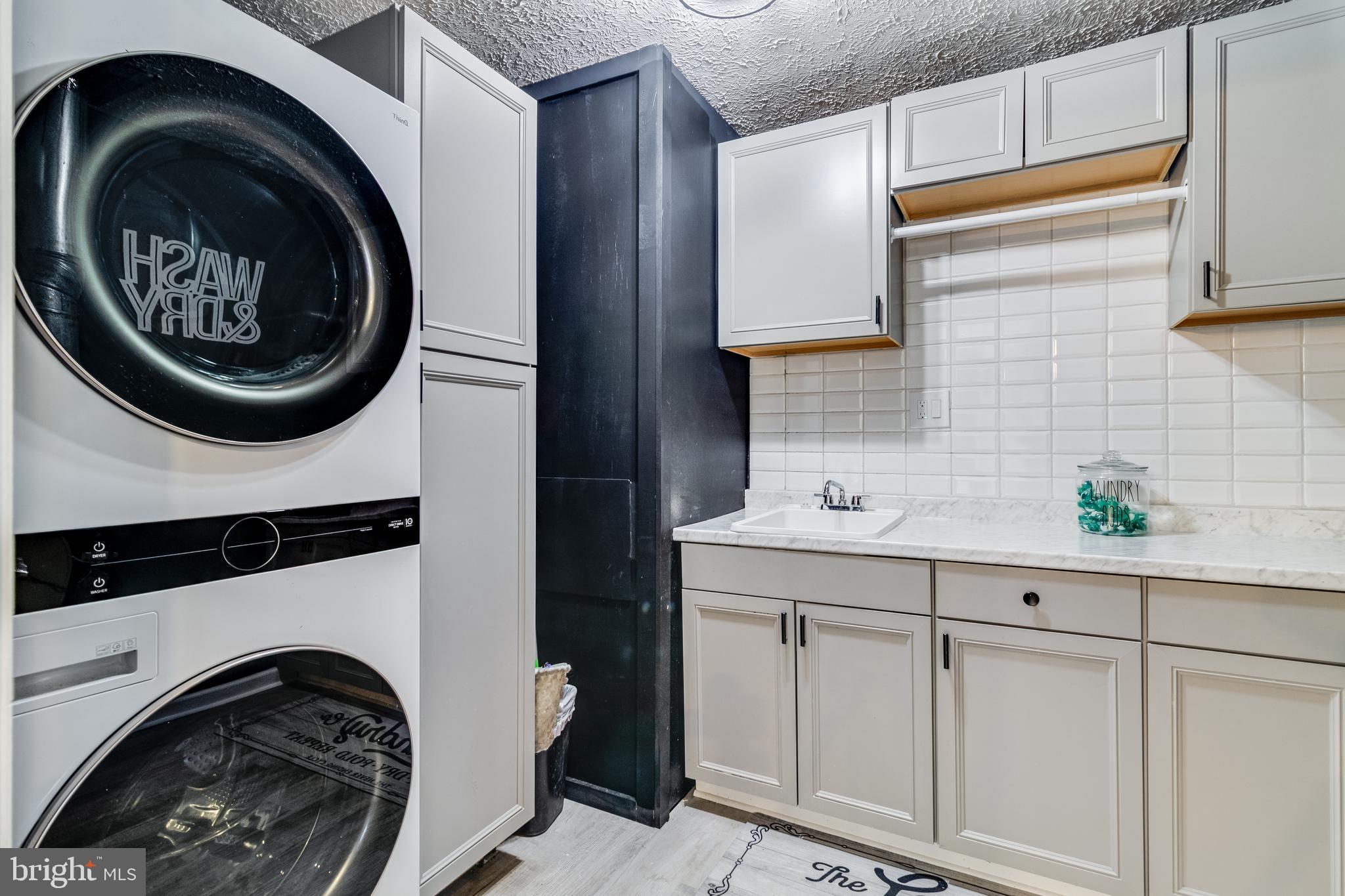 SUMMITT HILL - Residential