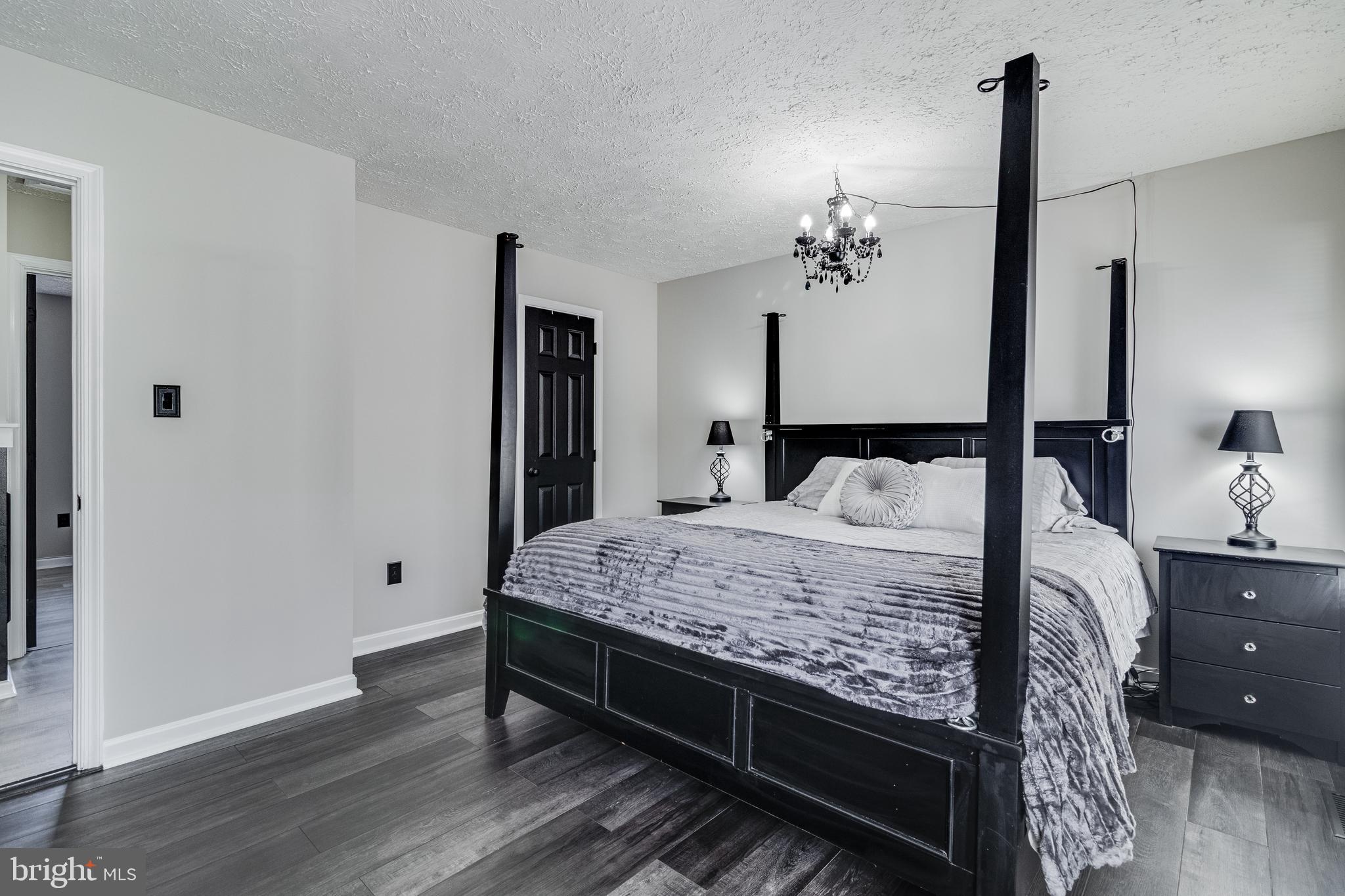 SUMMITT HILL - Residential