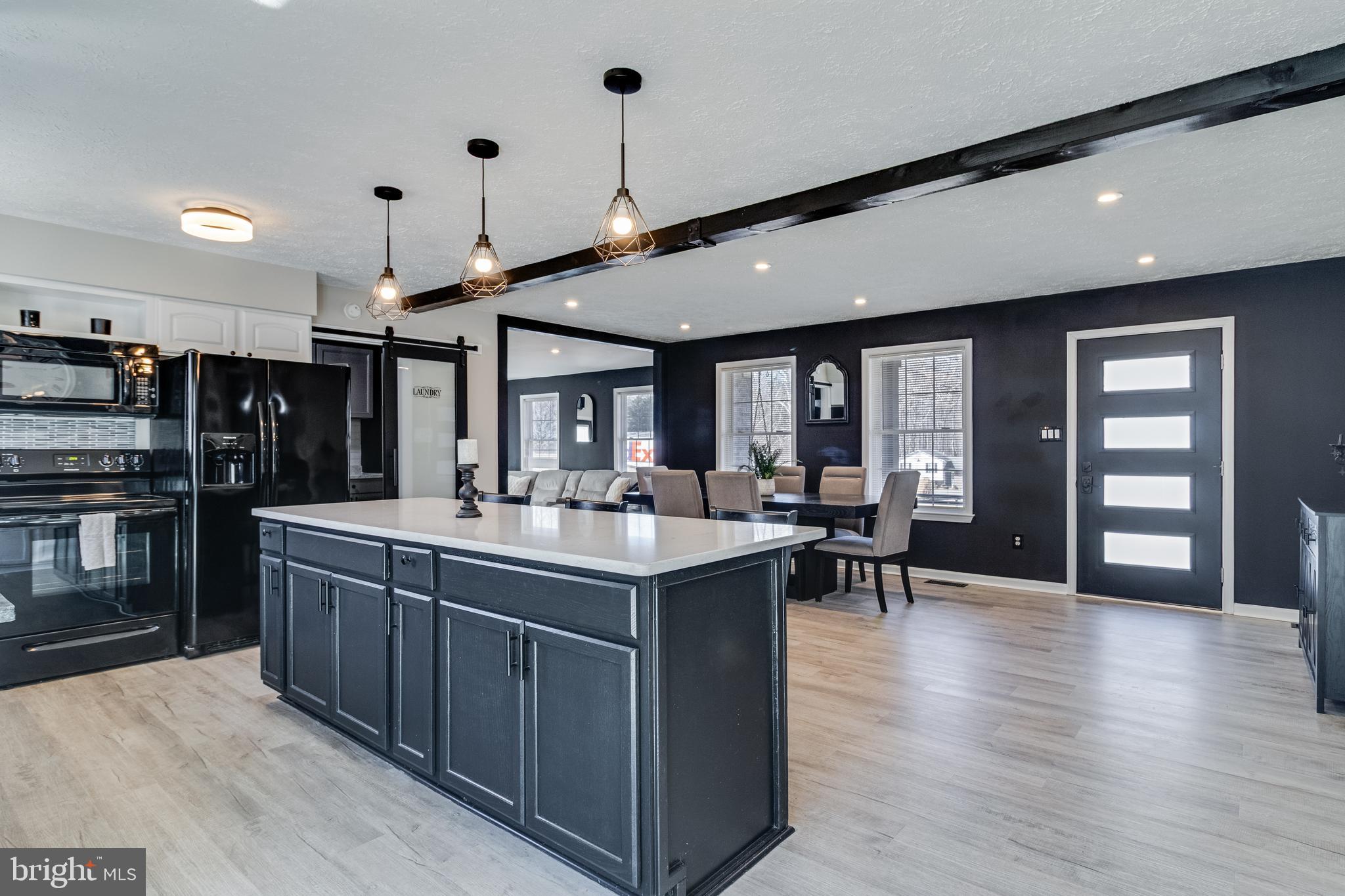 SUMMITT HILL - Residential