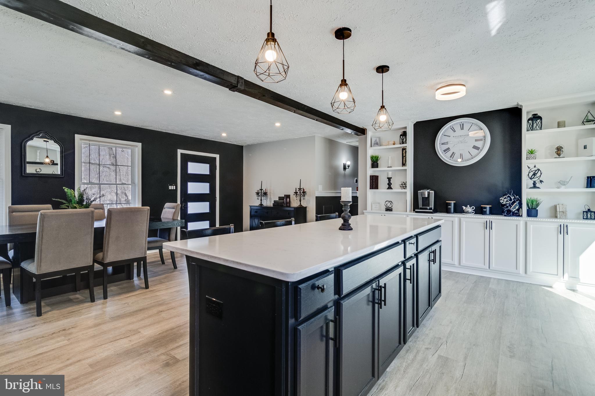 SUMMITT HILL - Residential