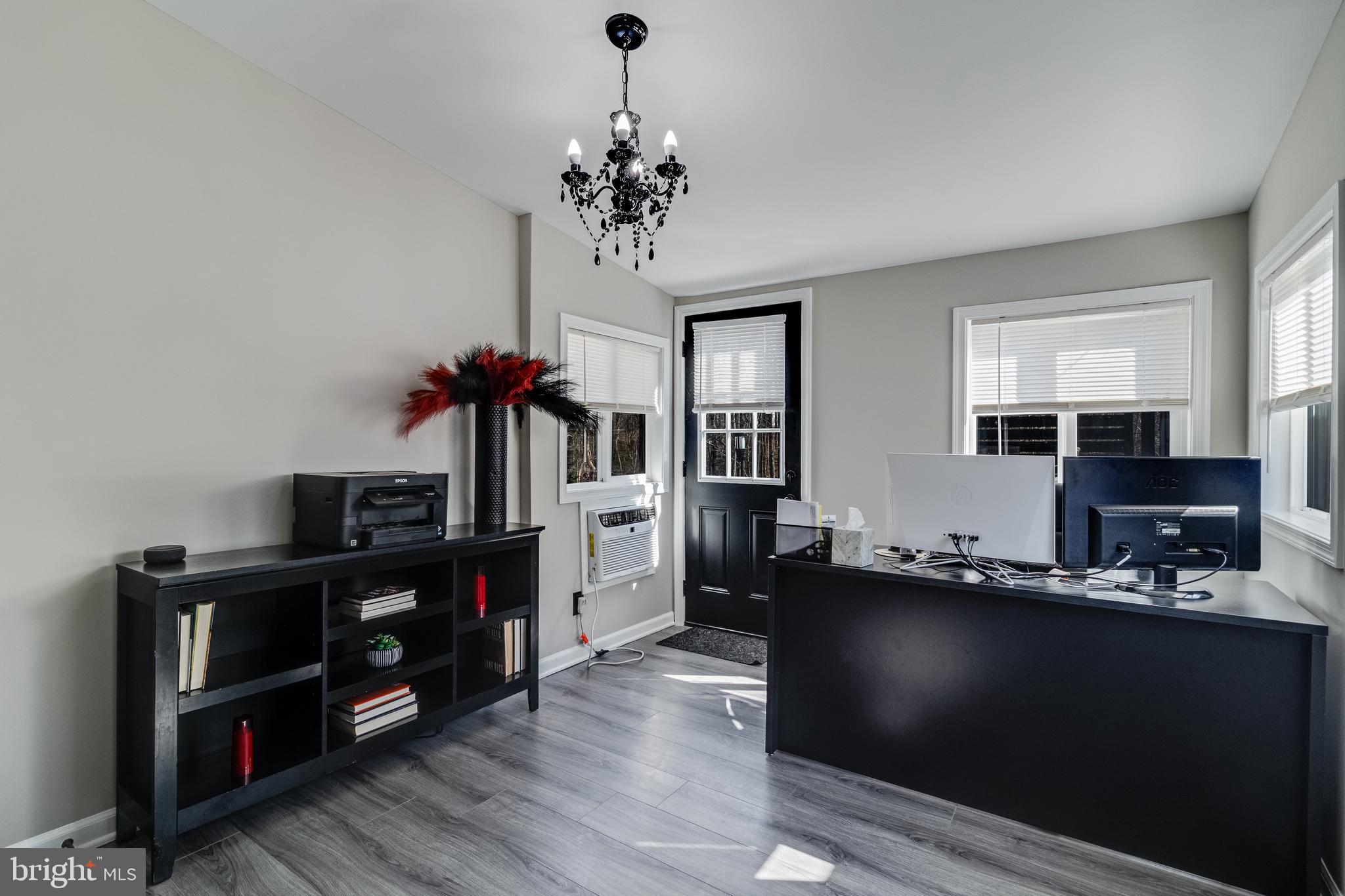 SUMMITT HILL - Residential