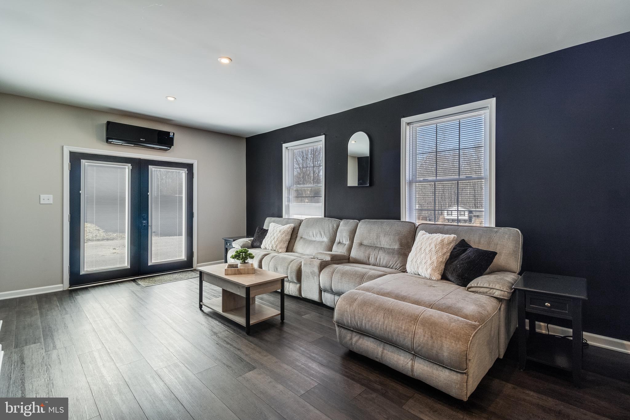 SUMMITT HILL - Residential