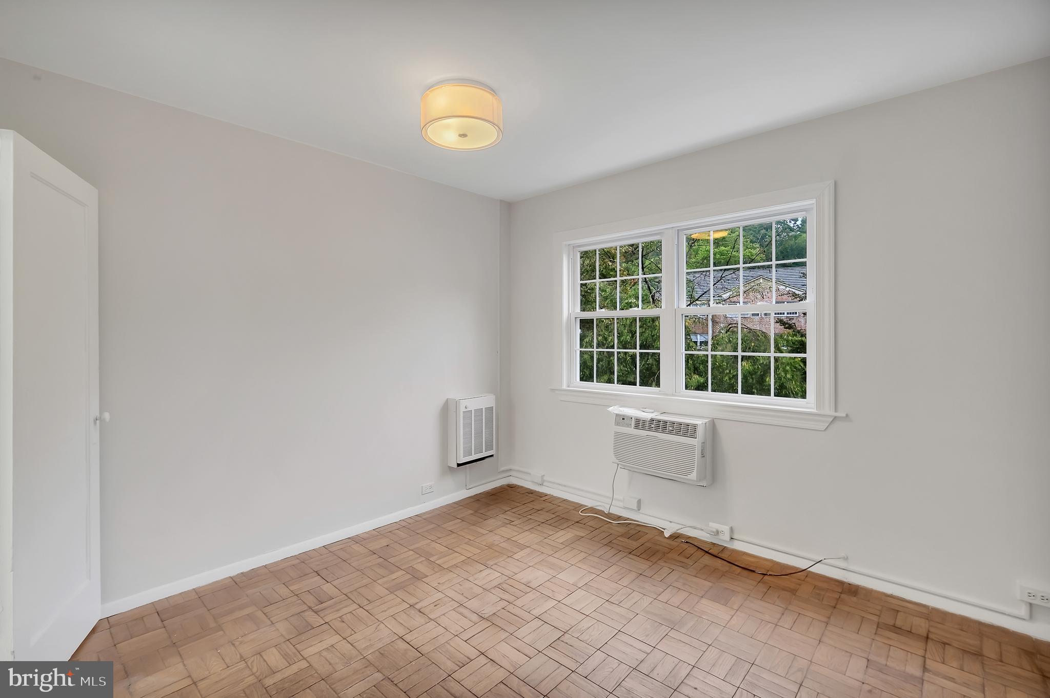 PARK FAIRFAX - Residential