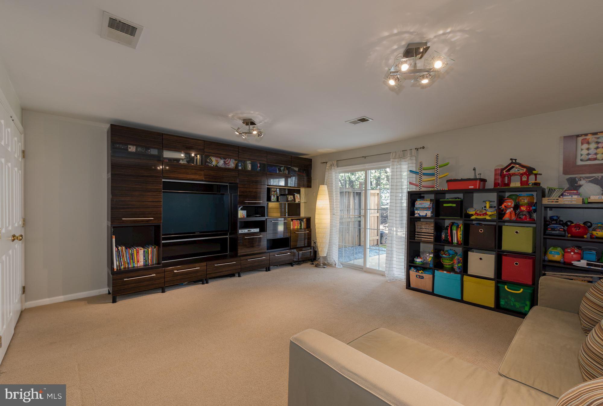 RESTON - Residential