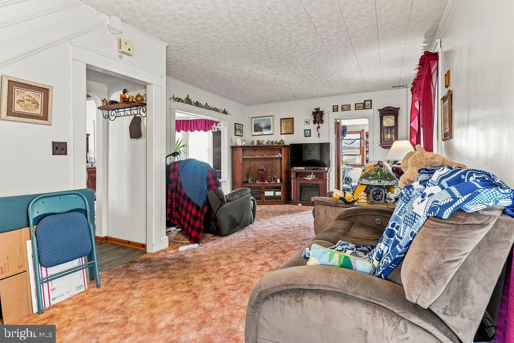 5809 LINCOLN HIGHWAY W