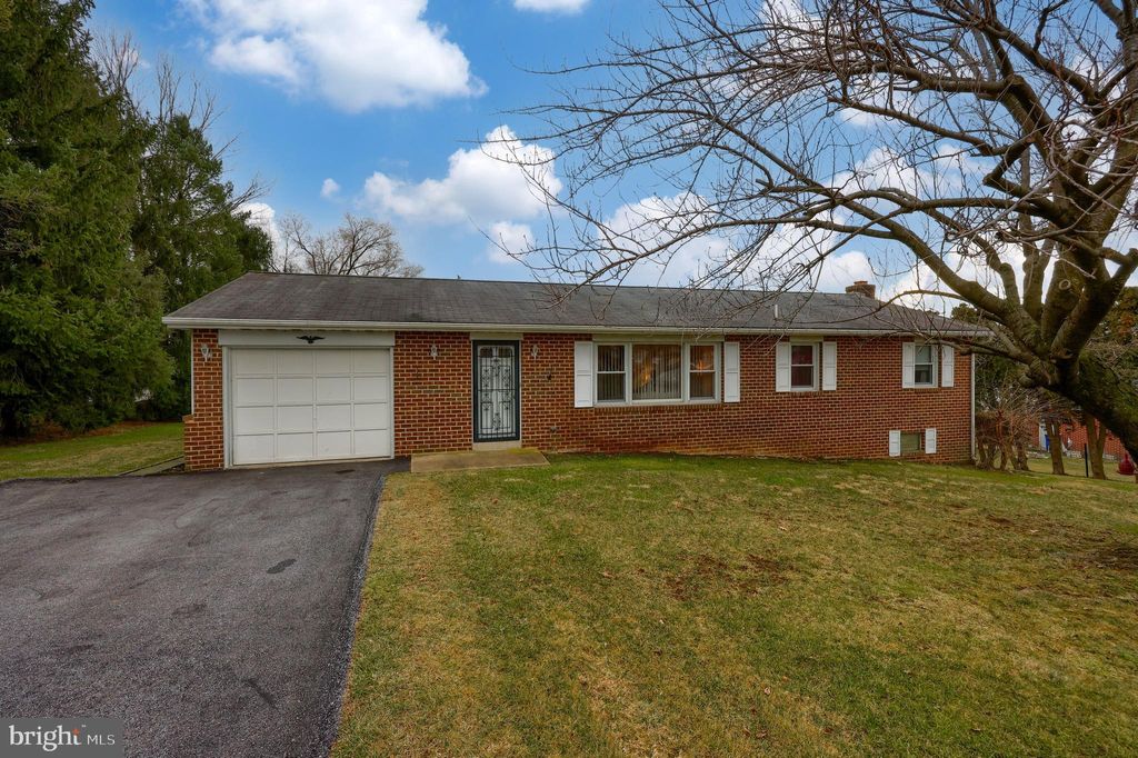 Photo of 338 SOUTHVIEW DR, EPHRATA, PA 17522 (MLS # PALA2030152)