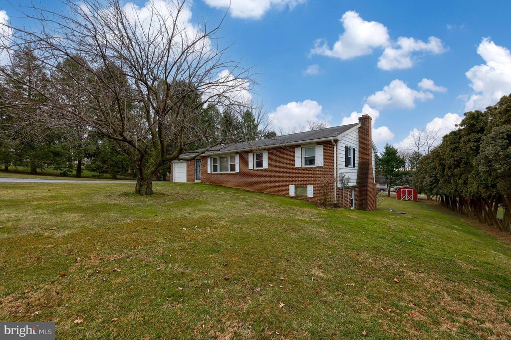 Photo of 338 SOUTHVIEW DR, EPHRATA, PA 17522 (MLS # PALA2030152)