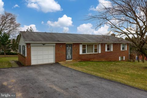 Photo of 338 SOUTHVIEW DR, EPHRATA, PA 17522 (MLS # PALA2030152)