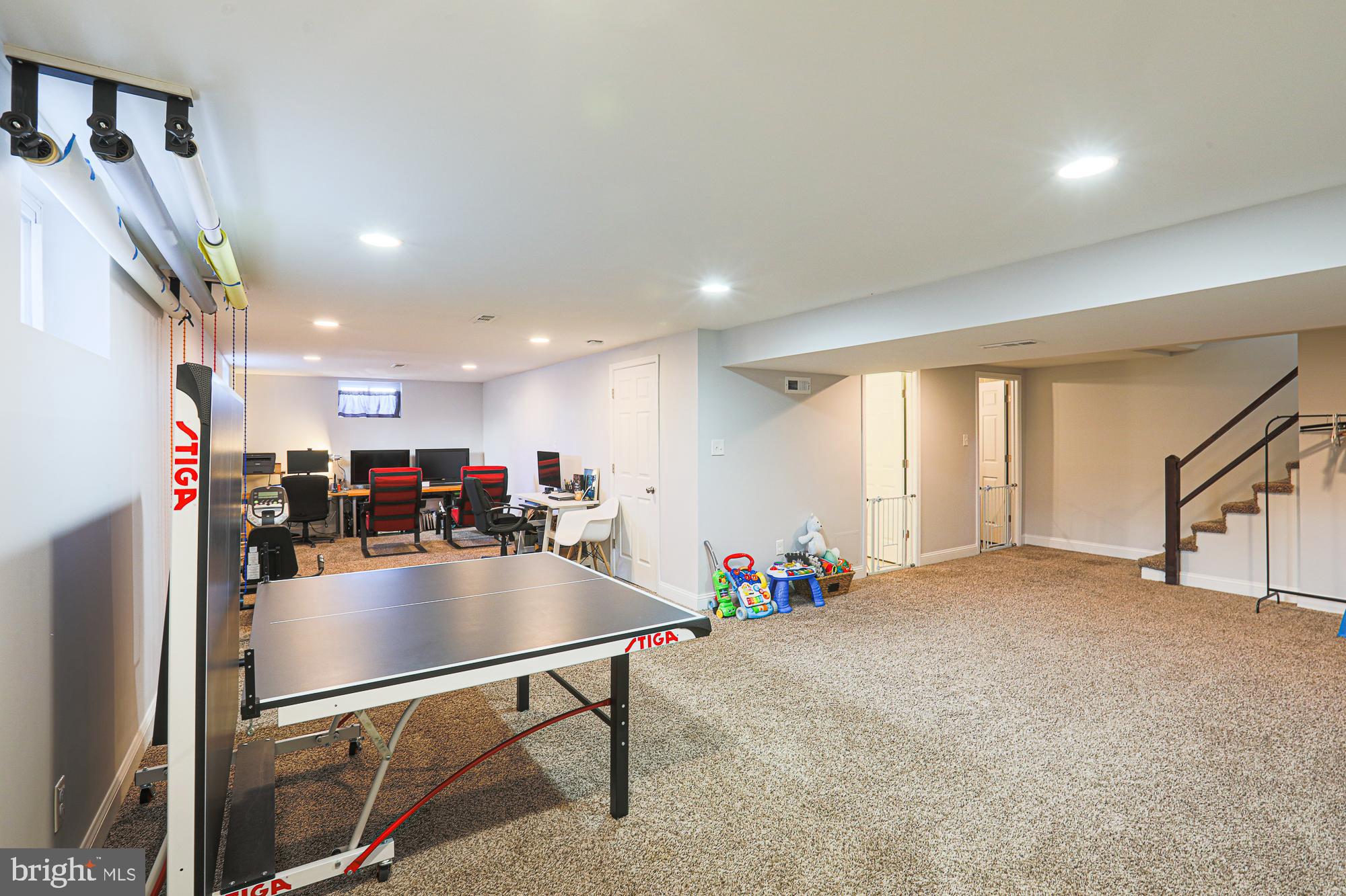 HALLFIELD MANOR - Residential