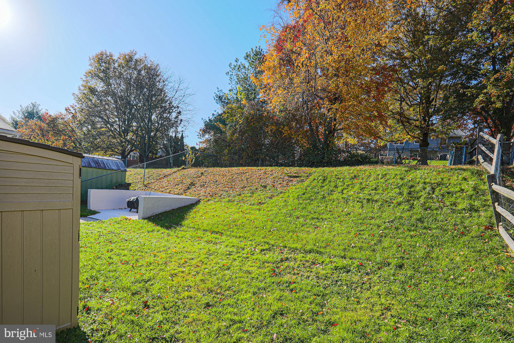 HALLFIELD MANOR - Residential