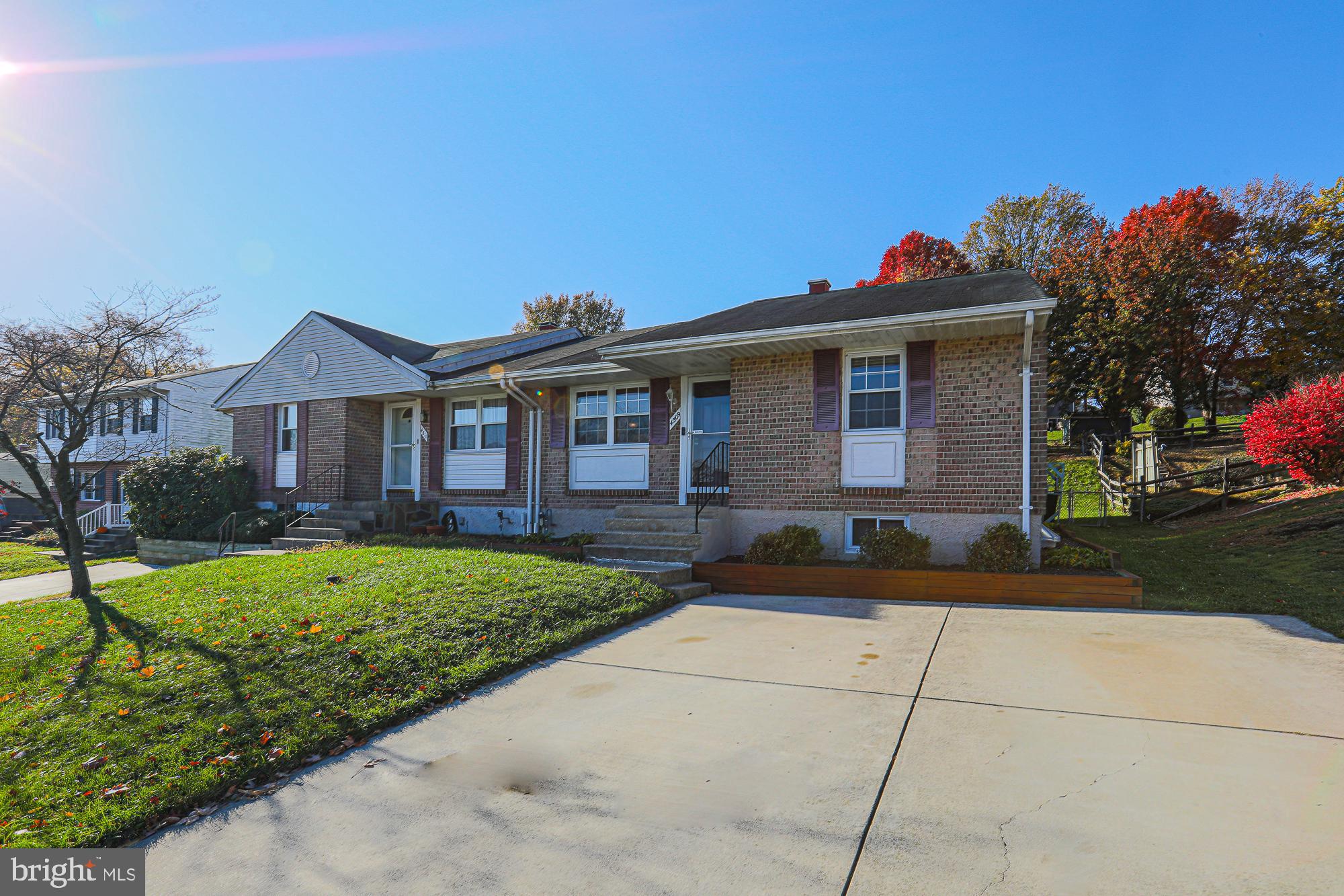 HALLFIELD MANOR - Residential