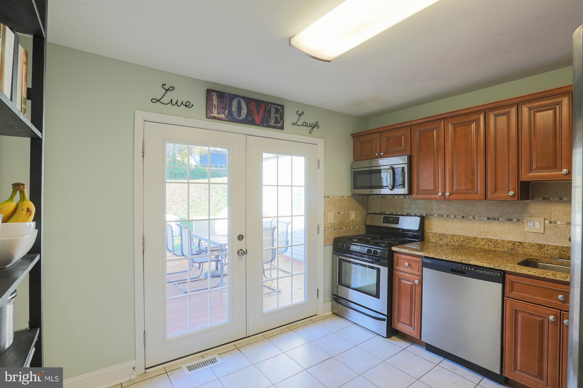 HALLFIELD MANOR - Residential