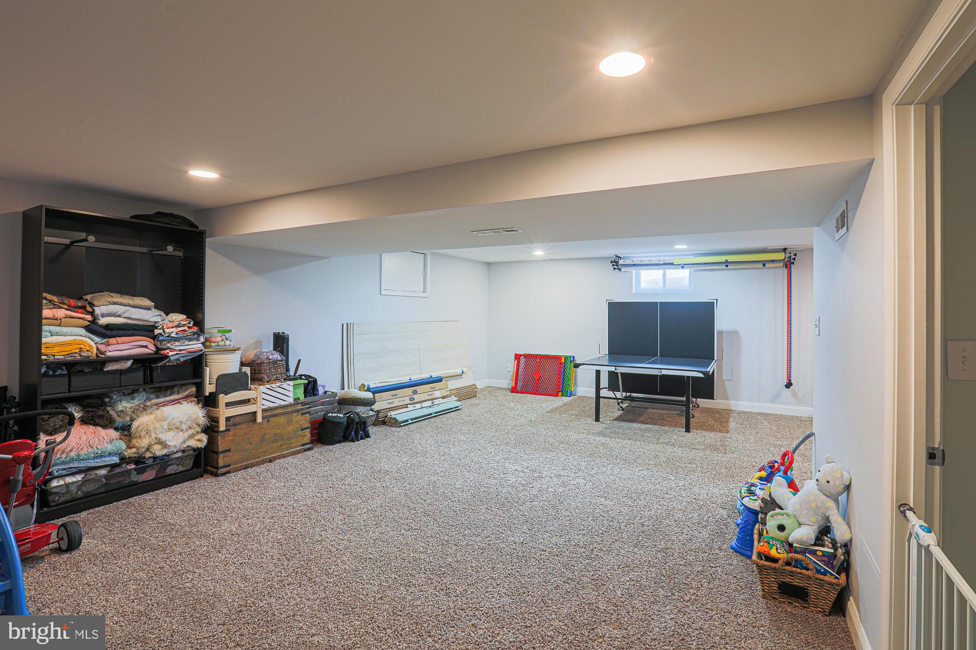 HALLFIELD MANOR - Residential