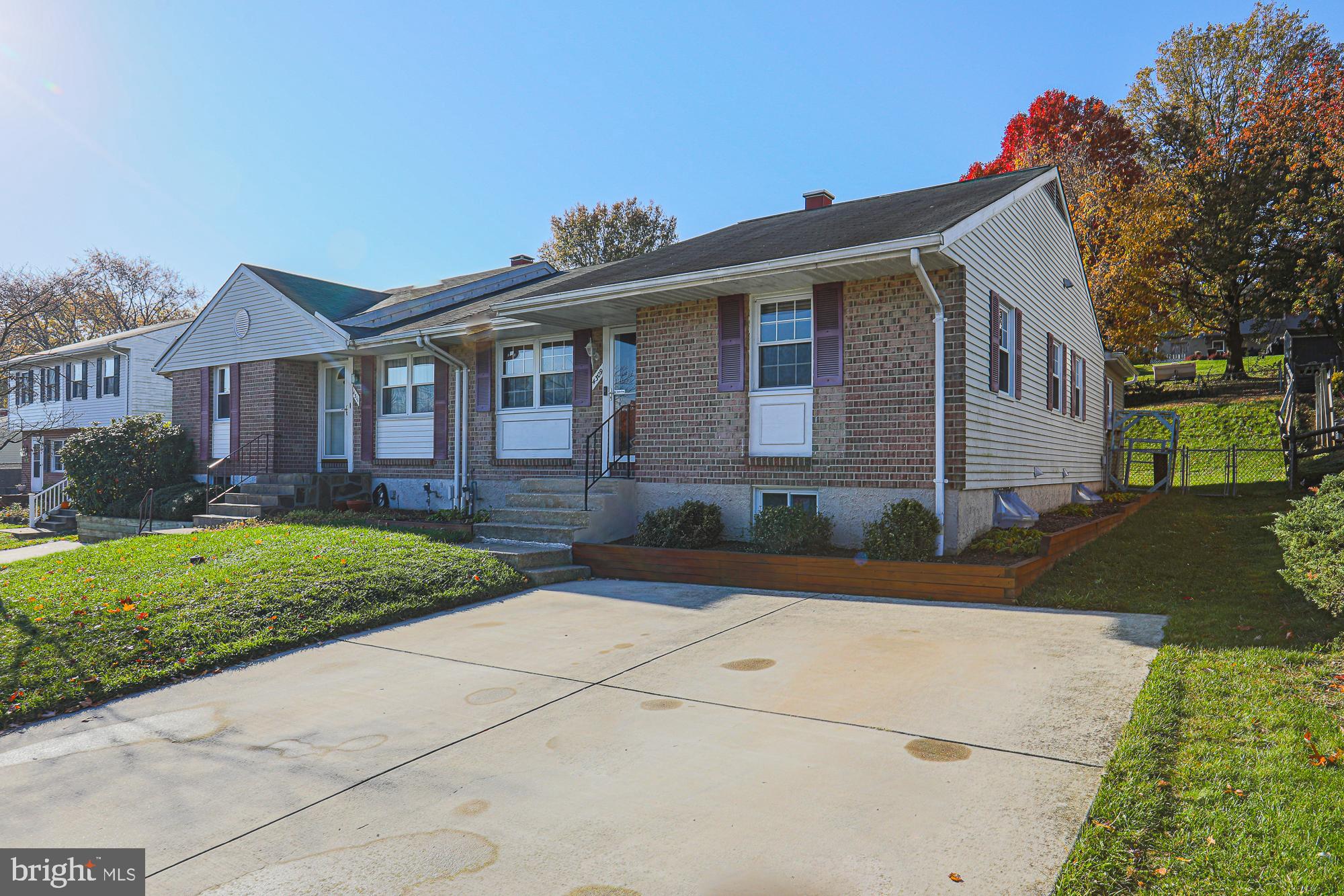 HALLFIELD MANOR - Residential