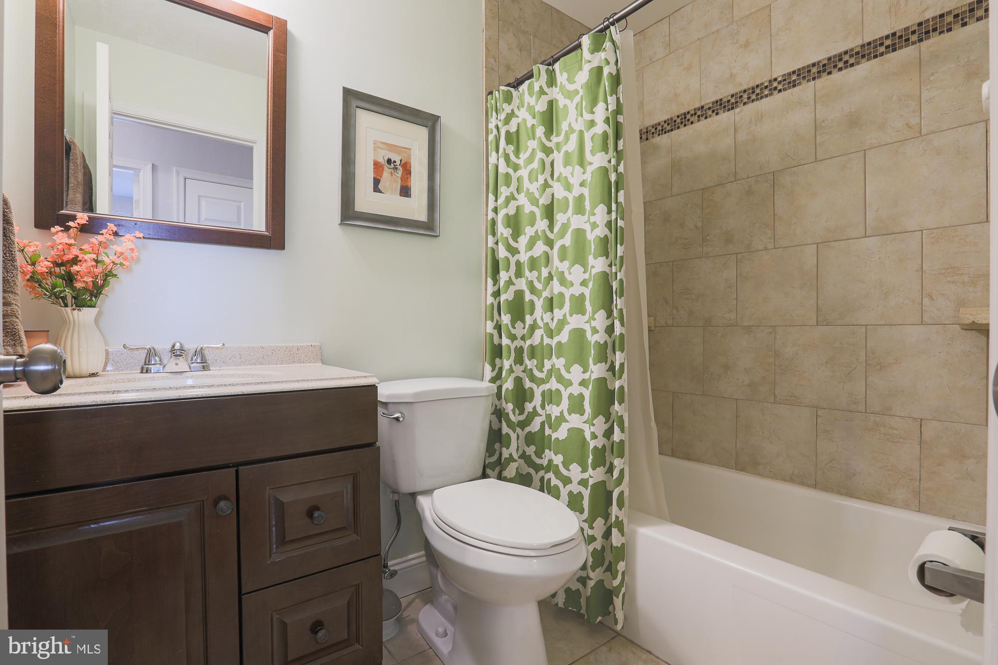 HALLFIELD MANOR - Residential