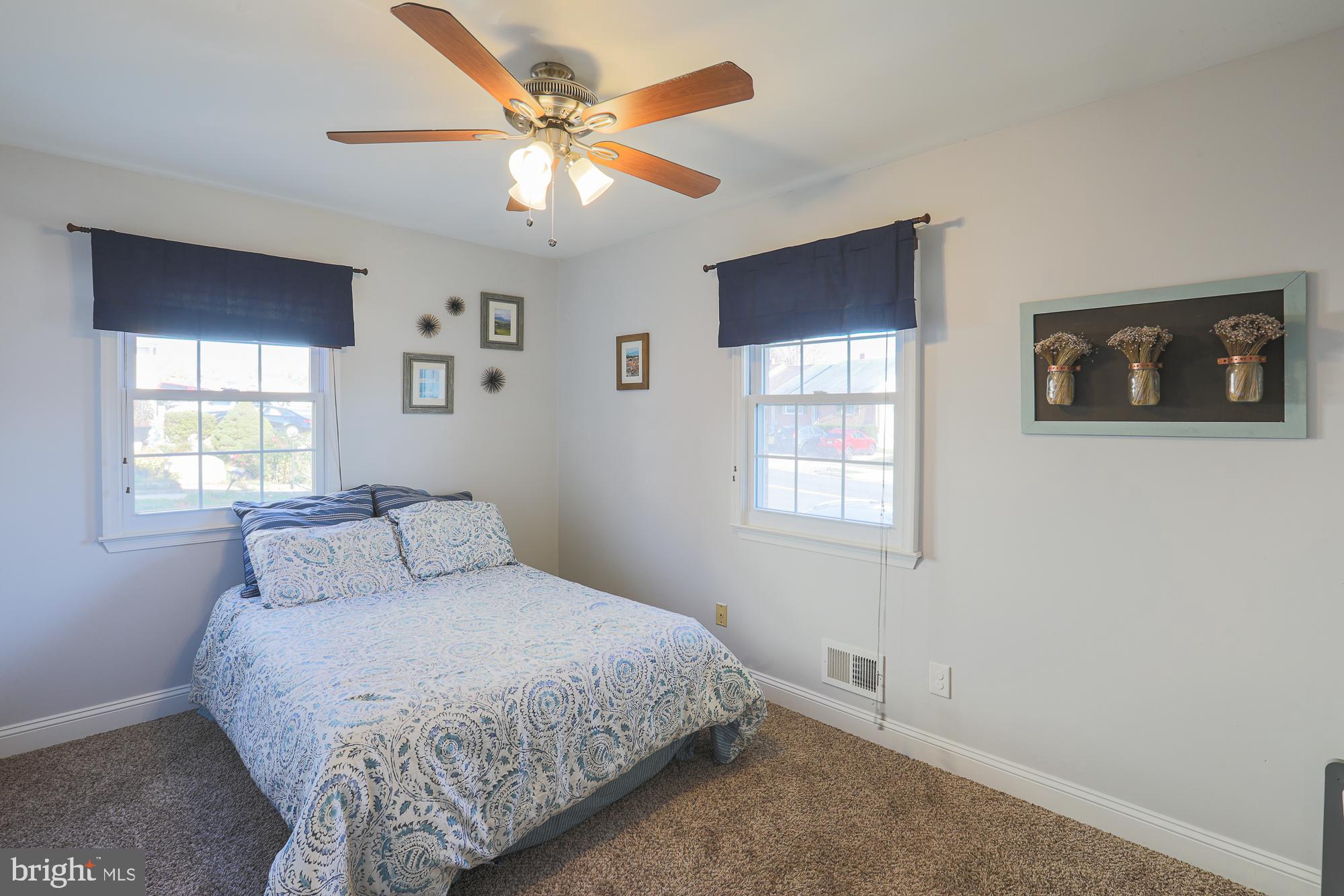 HALLFIELD MANOR - Residential