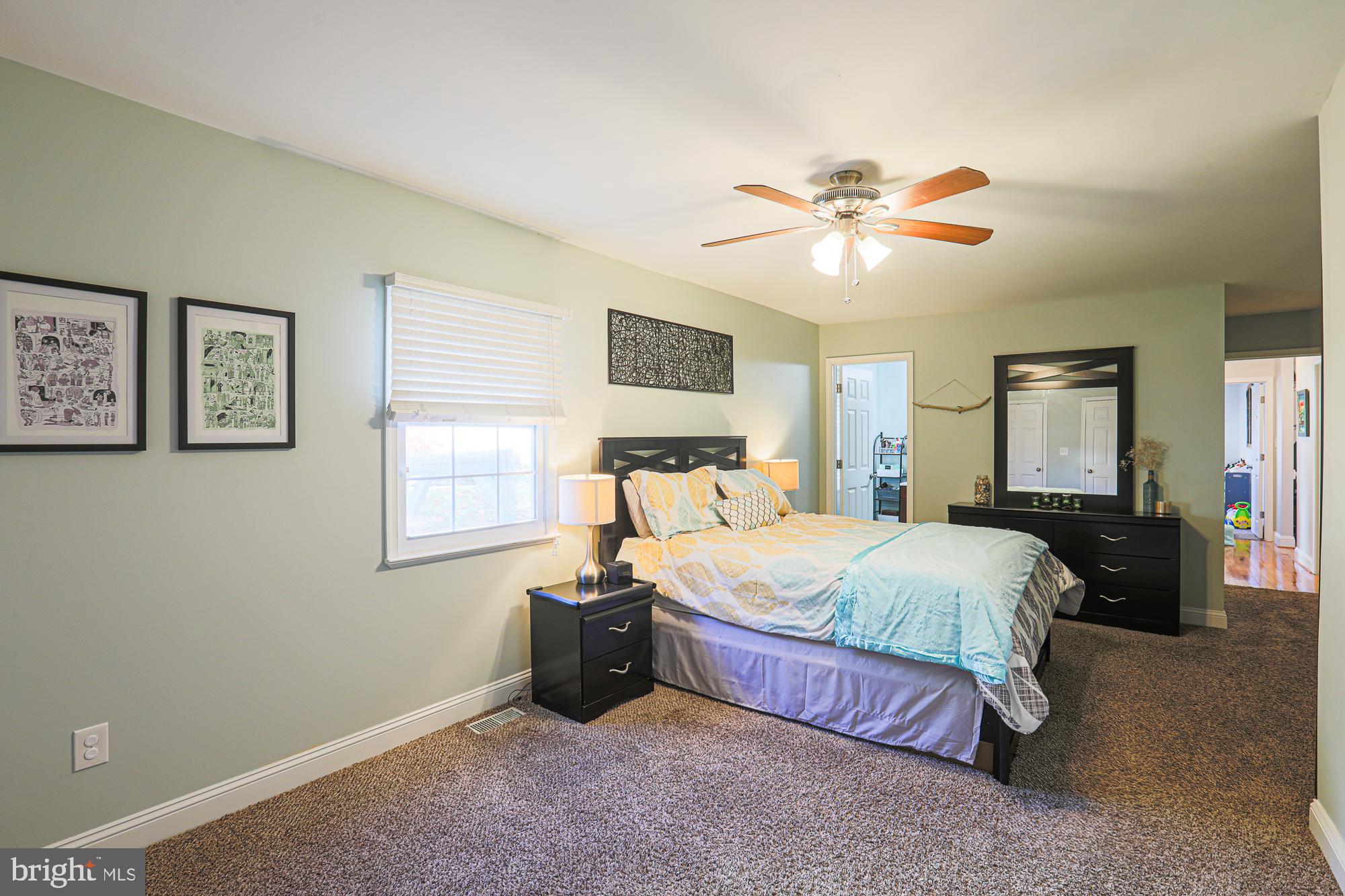 HALLFIELD MANOR - Residential