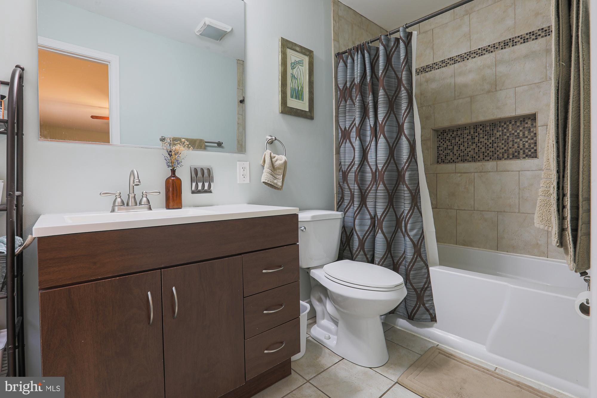 HALLFIELD MANOR - Residential