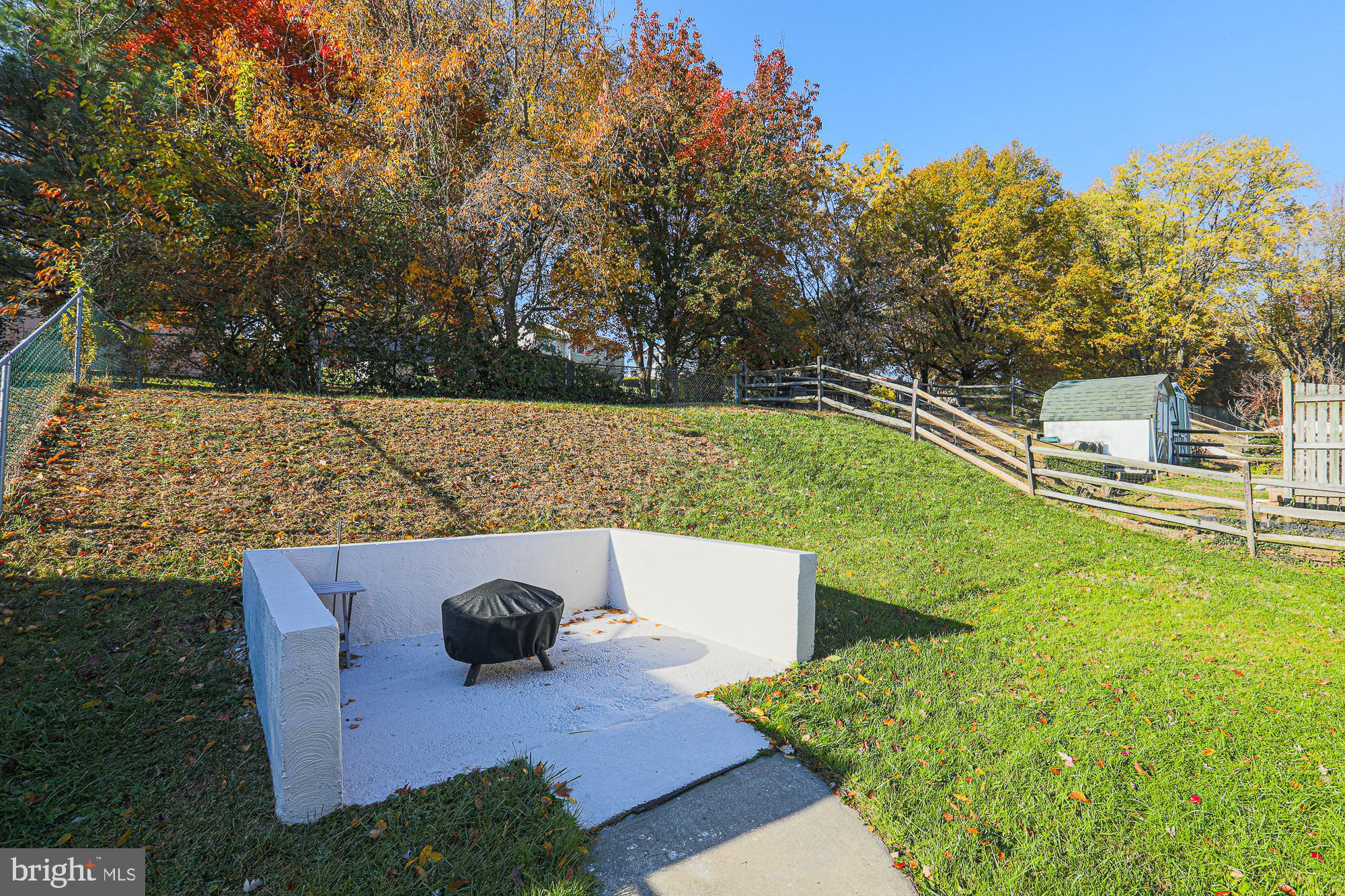 HALLFIELD MANOR - Residential