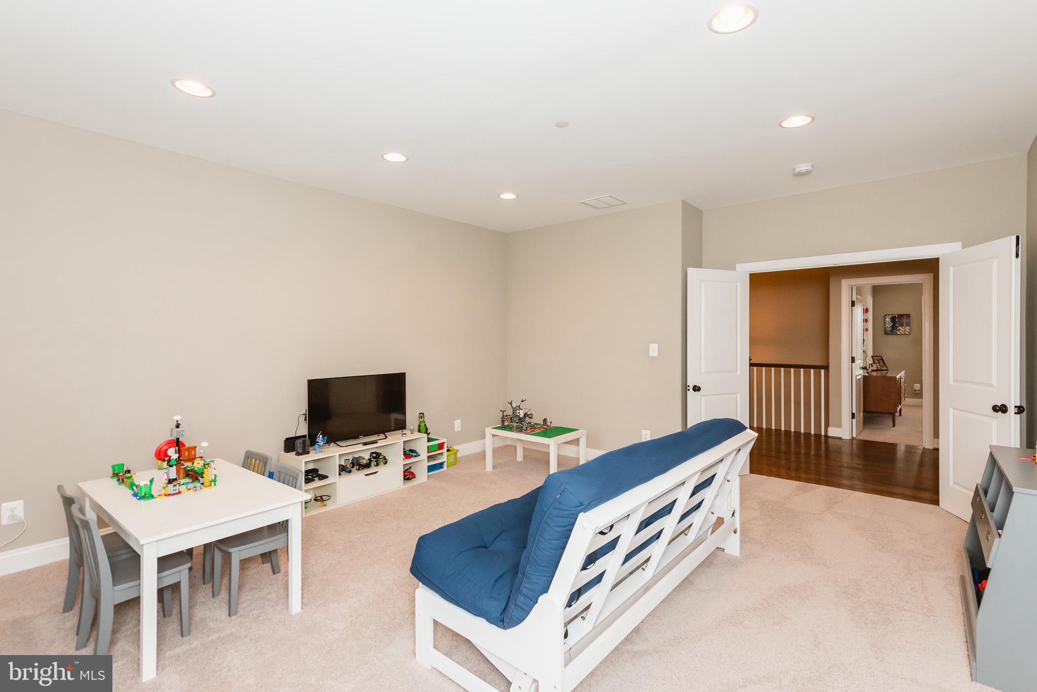 BRIAR KNOLL - Residential